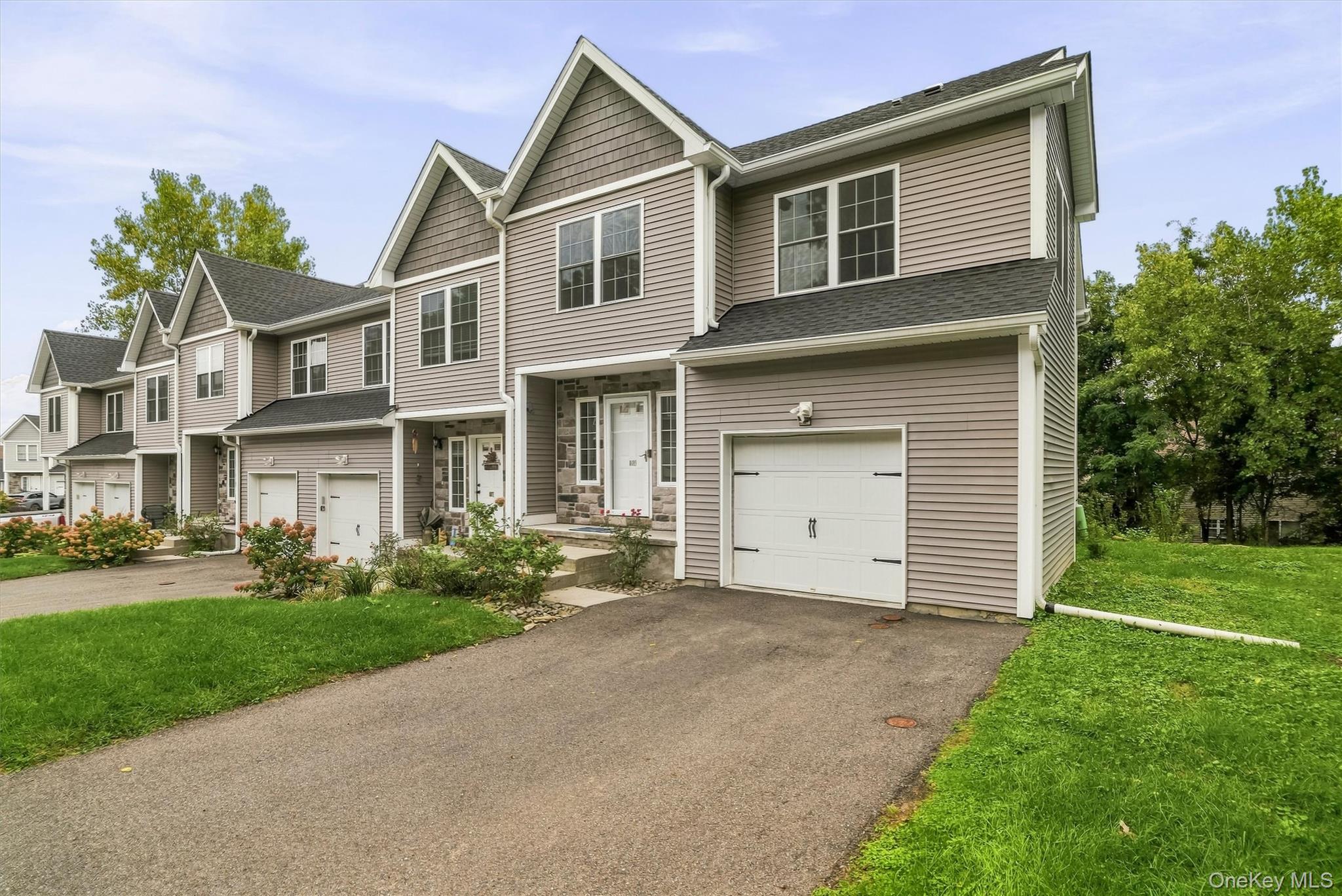 809 Fairway Court – For Sale photo 2