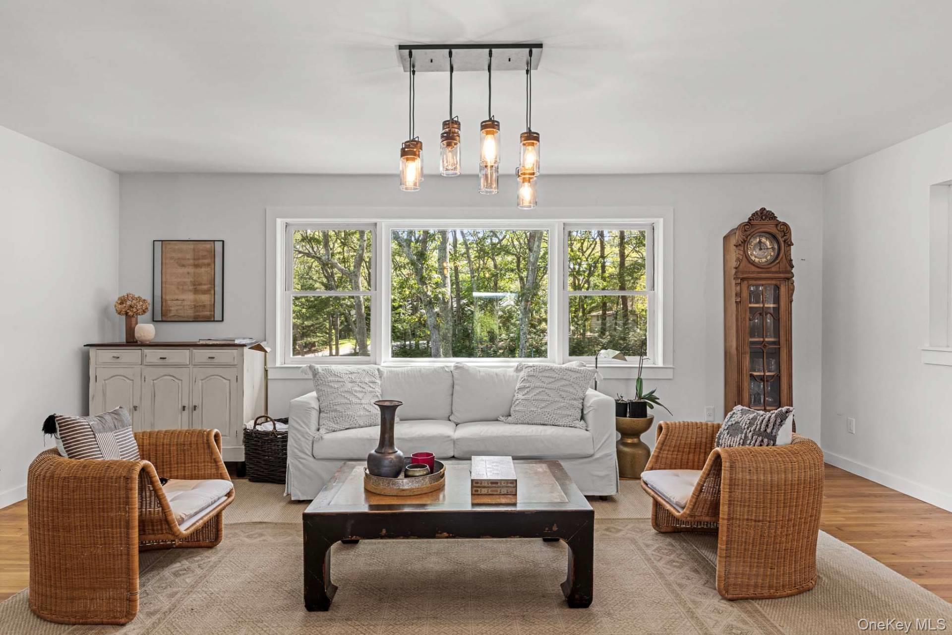 813 Edge Of Woods Road – For Rent photo 5