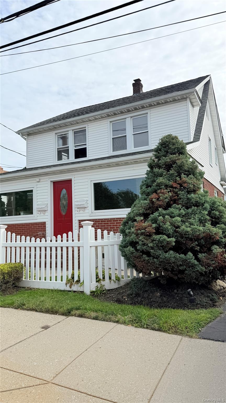 557 Newbridge Road – For Sale