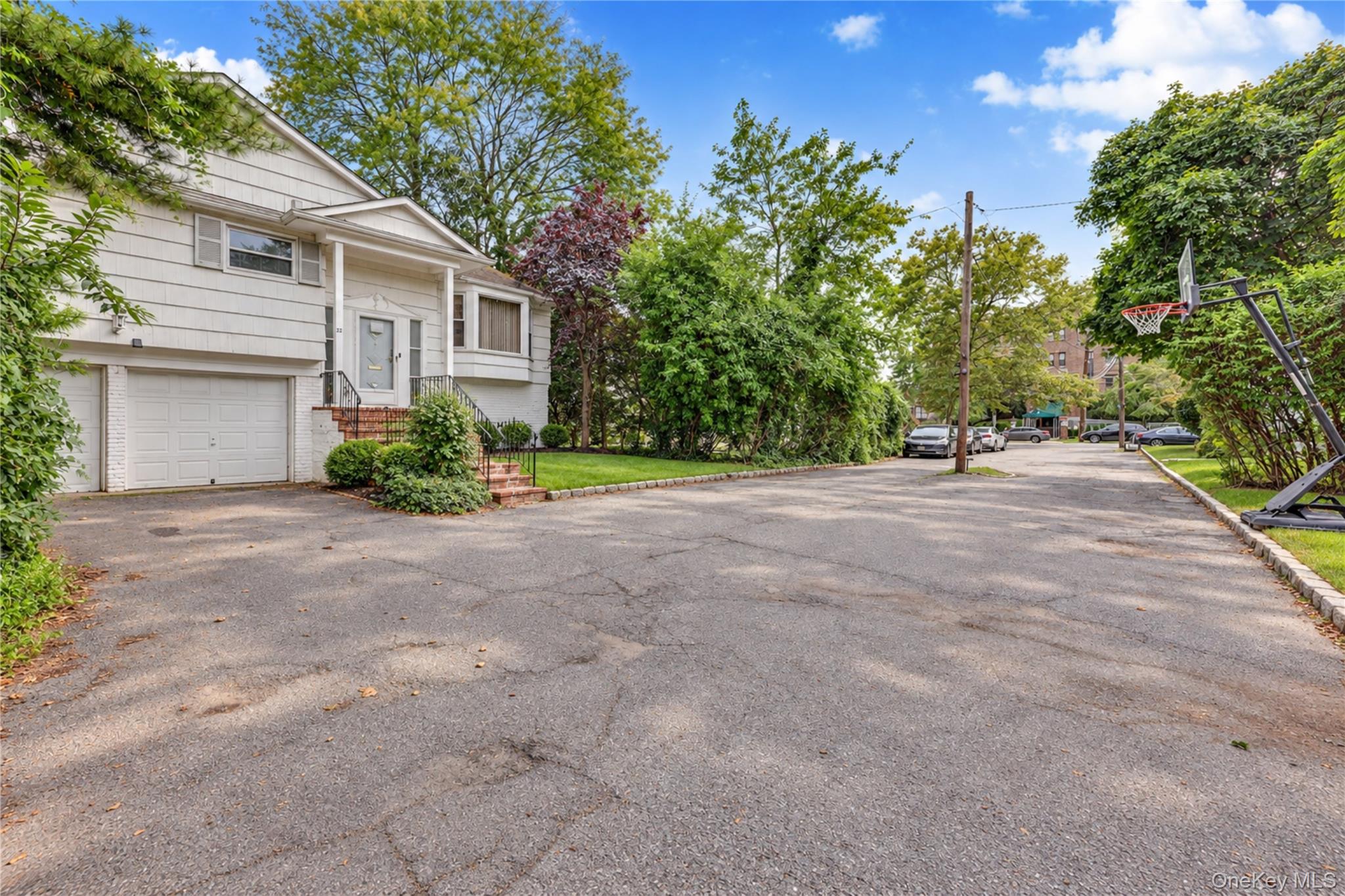 22 Woodmere Boulevard – For Sale photo 2
