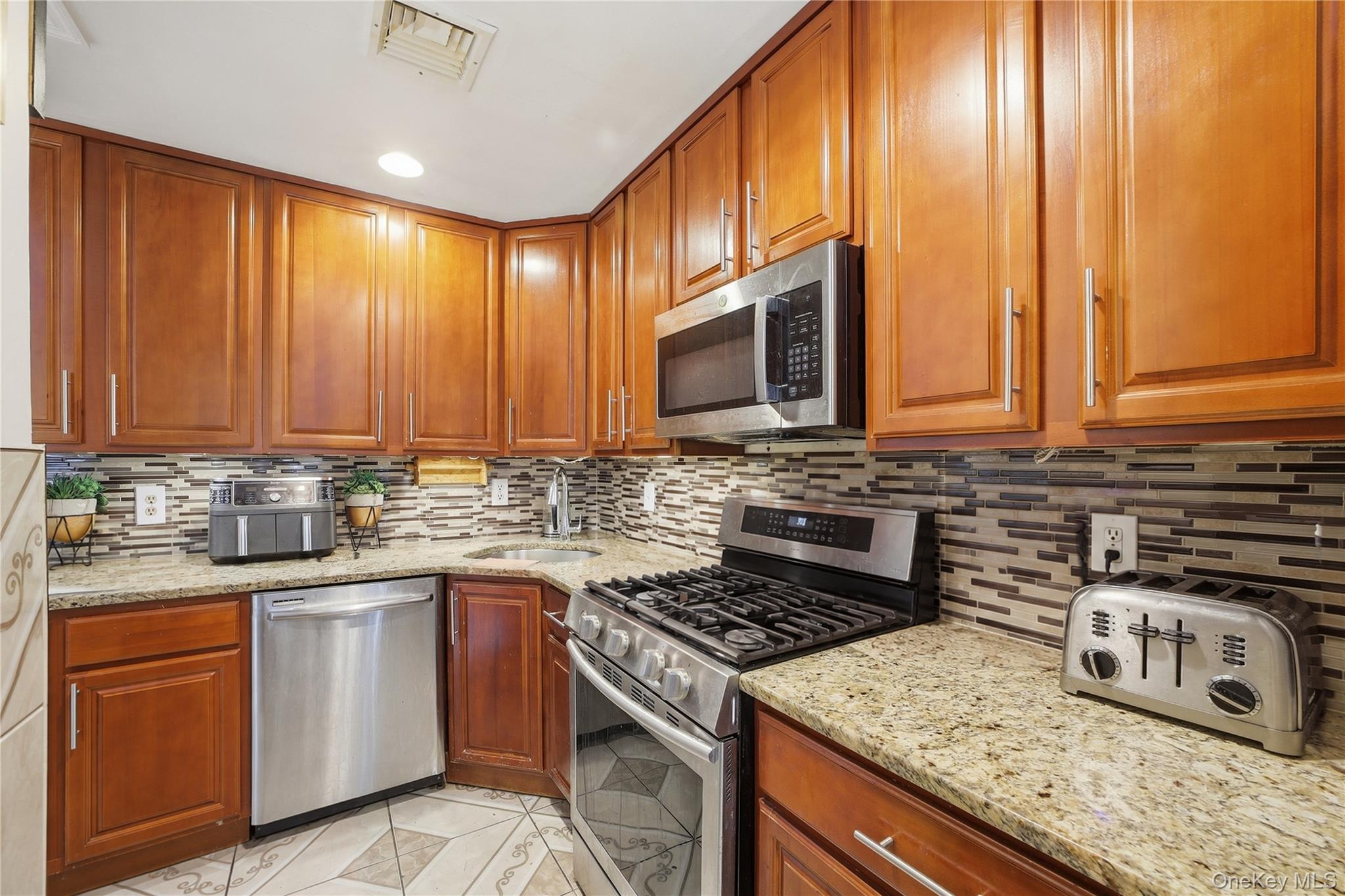 2064 Cicero Avenue – For Sale photo 9