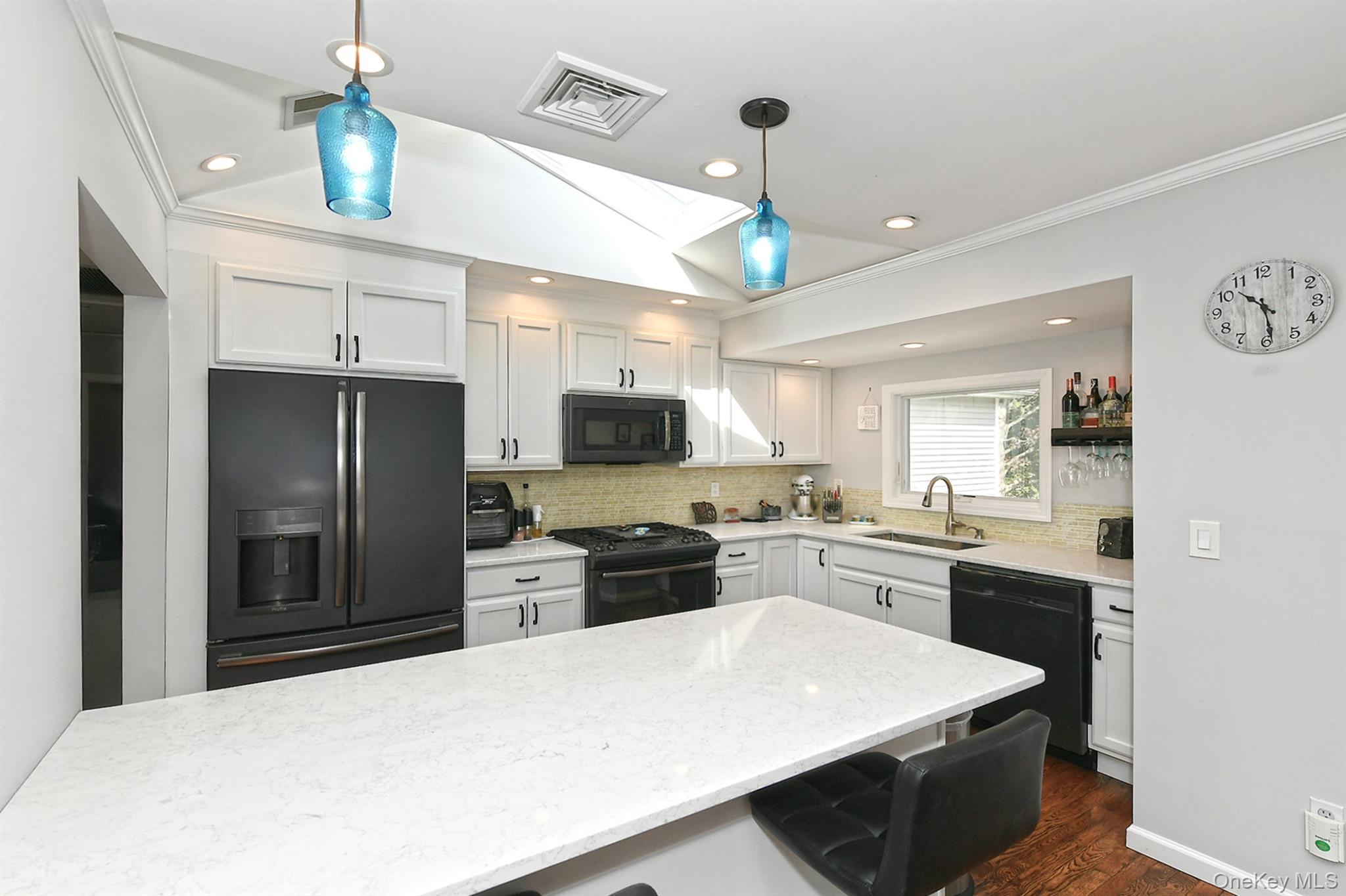 37 Euclid Avenue – For Sale photo 9