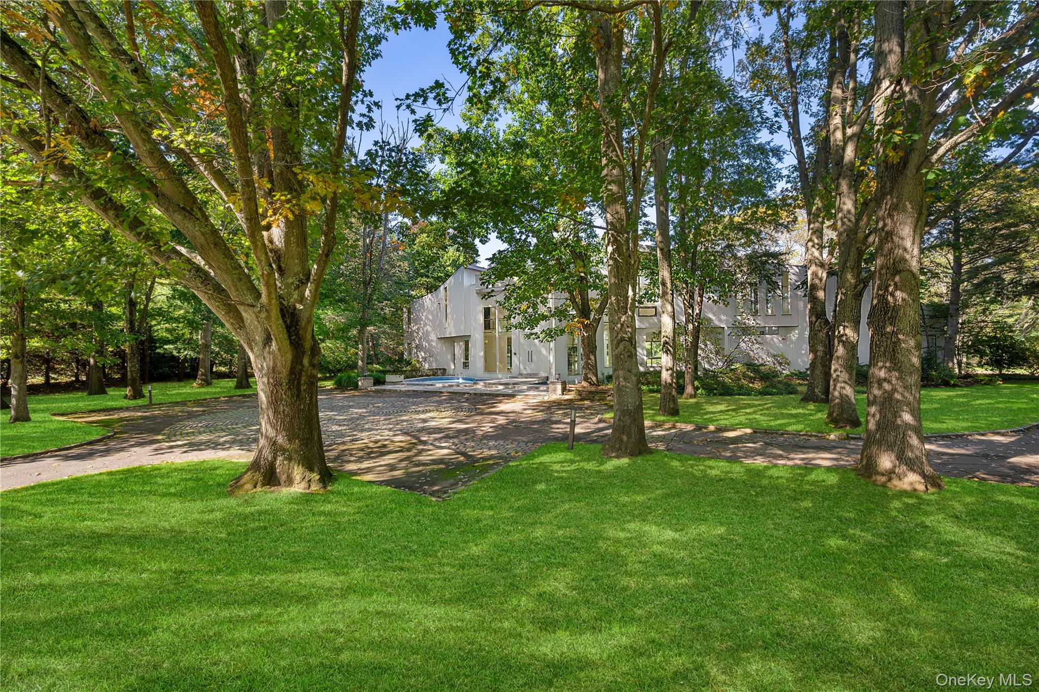 11 Surrey Lane – For Sale photo 2