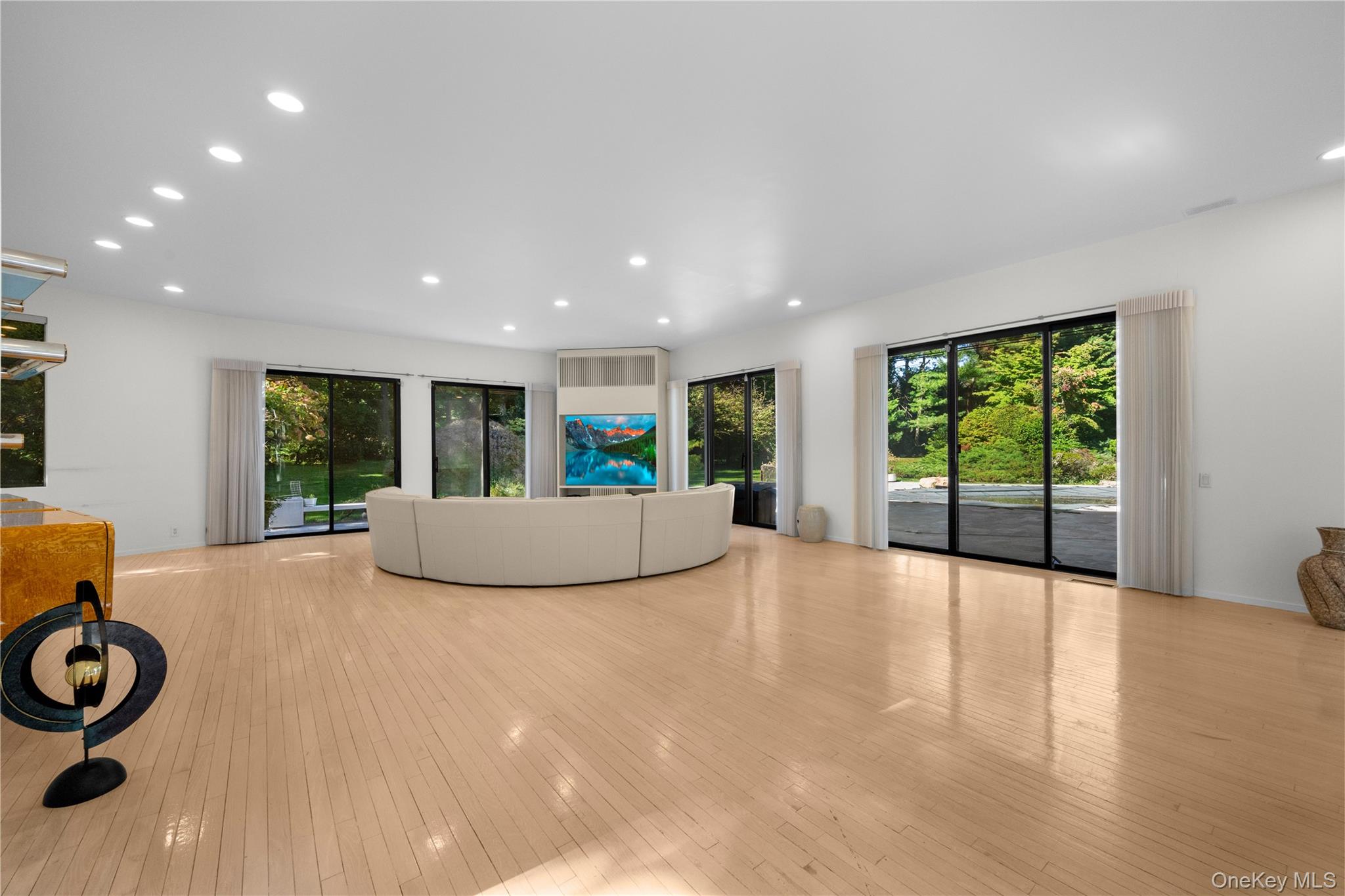 11 Surrey Lane – For Sale photo 6