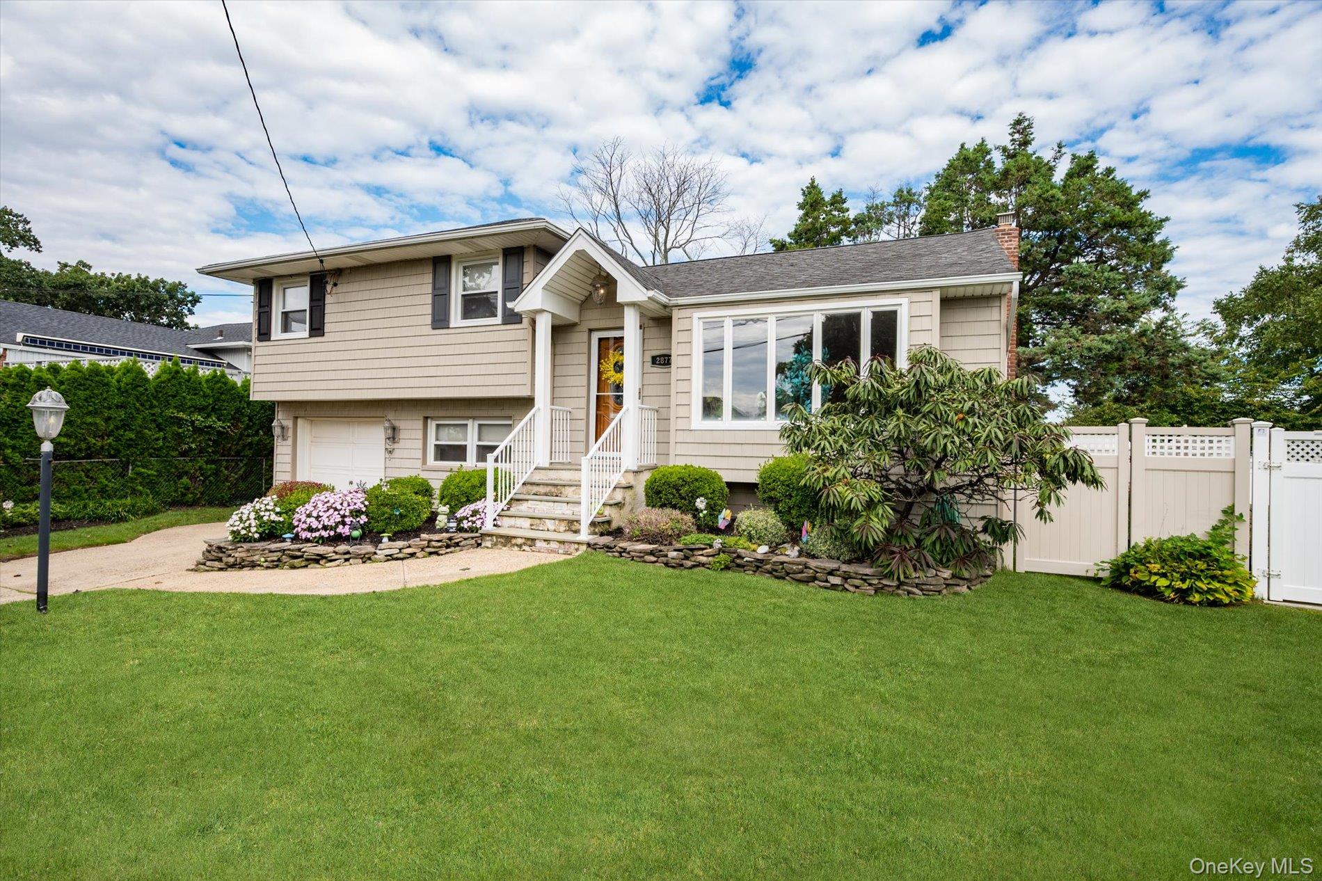 2877 Gerald Court – For Sale photo 2