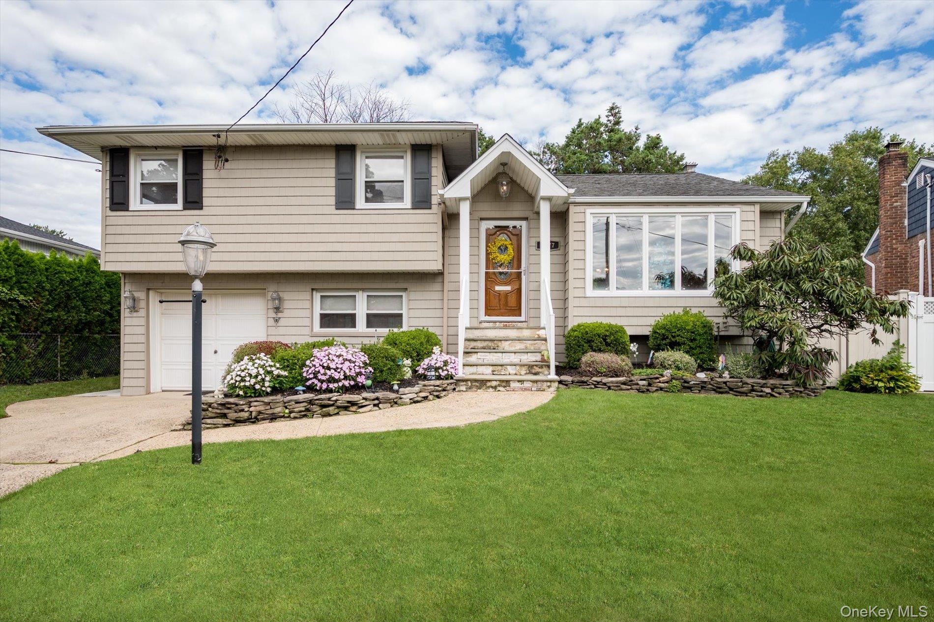2877 Gerald Court – For Sale