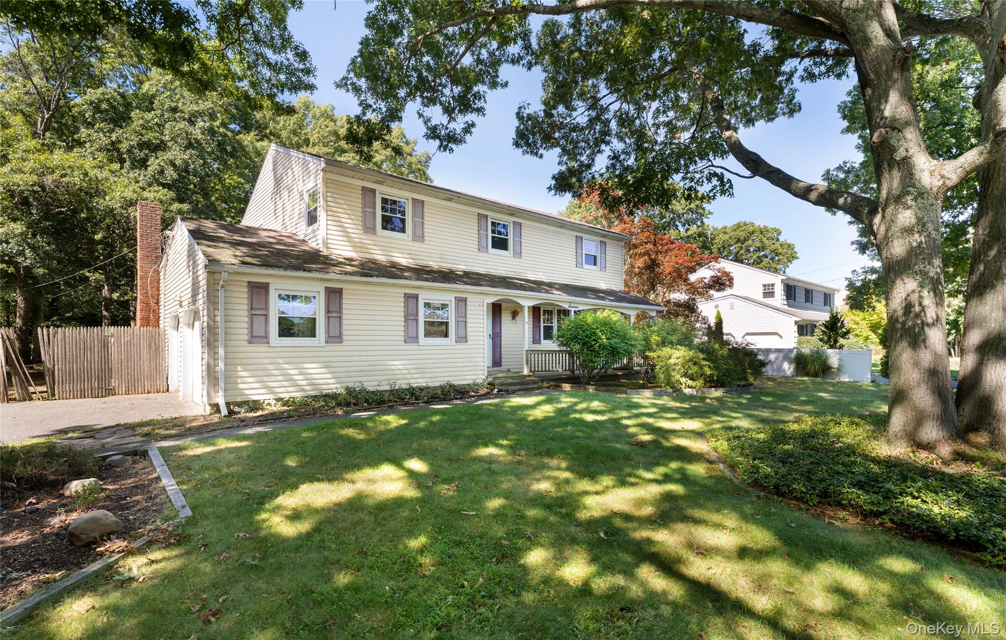 16 Heritage Place S – For Sale photo 2