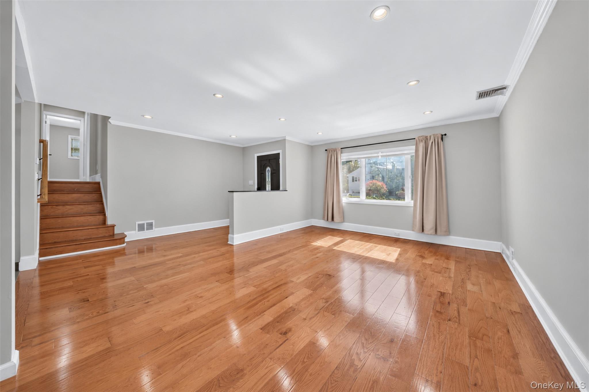 11 Lincrest Street – For Sale photo 3