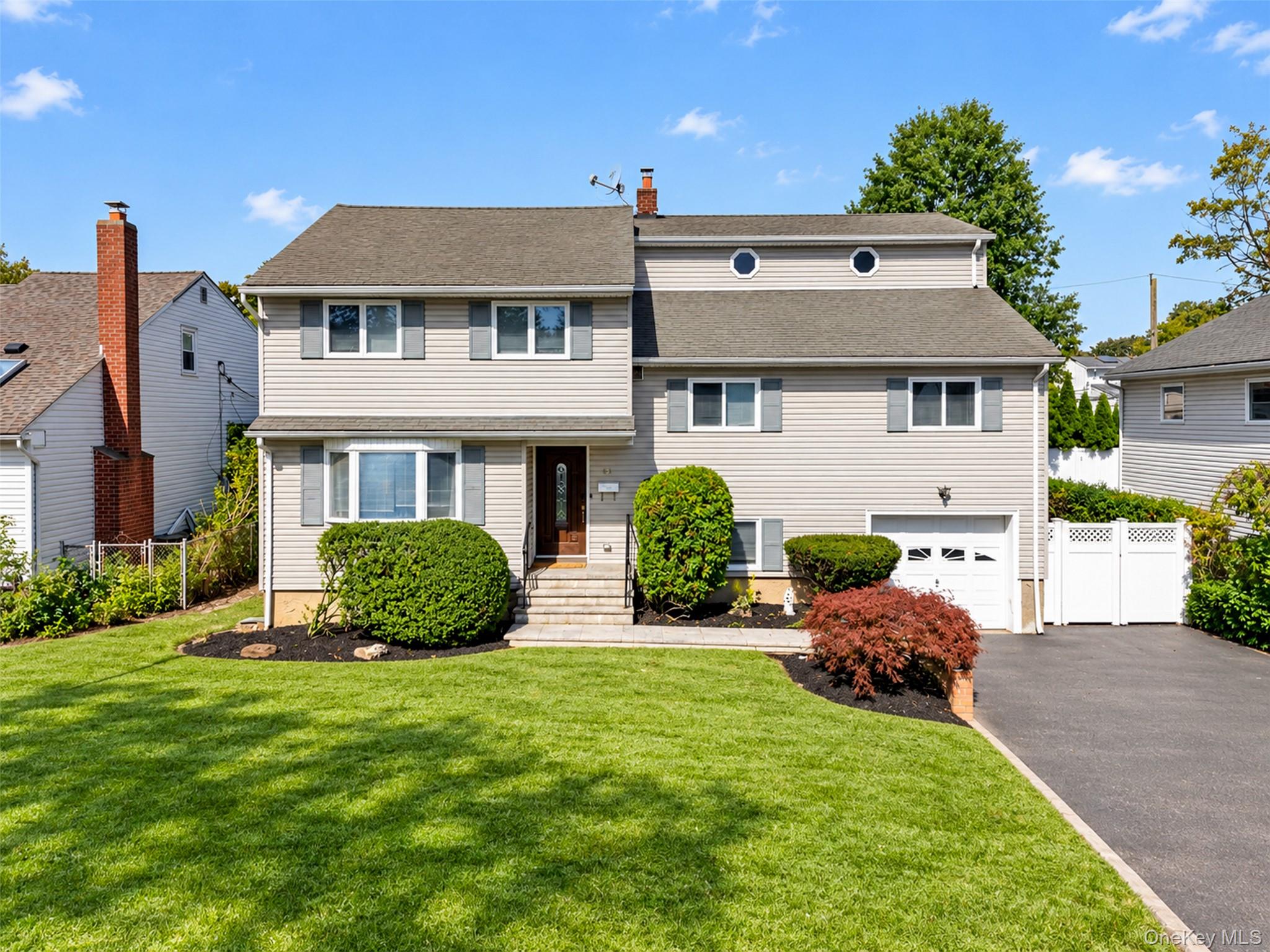 11 Lincrest Street – For Sale photo 2