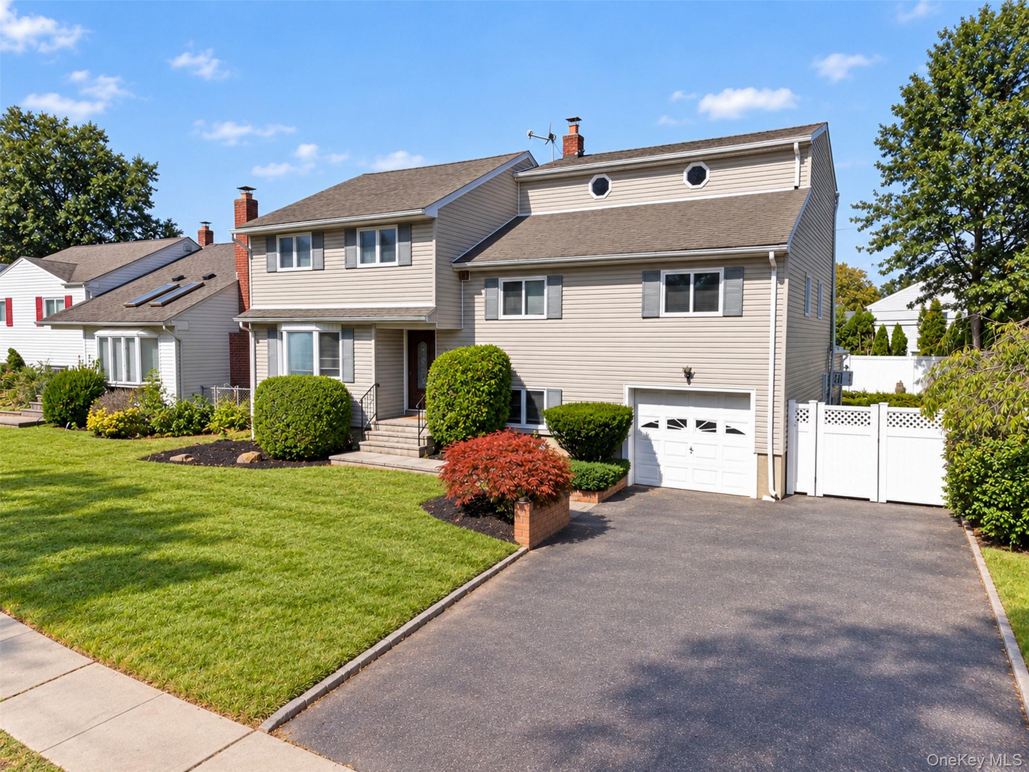 11 Lincrest Street – For Sale