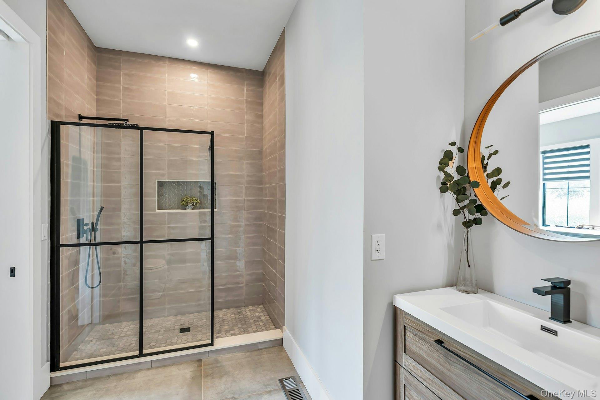 712 Hubbard Avenue – For Sale photo 16