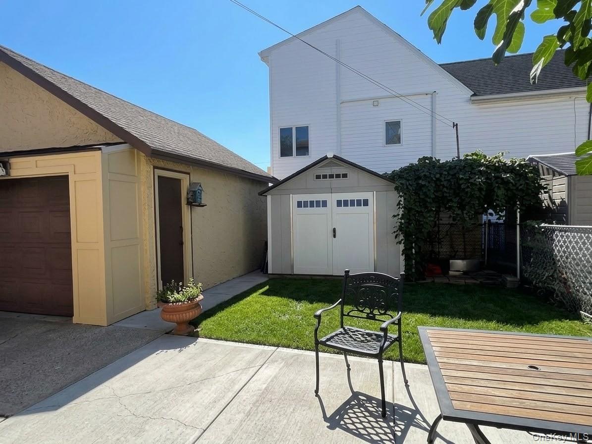 10008 157th Avenue – For Sale