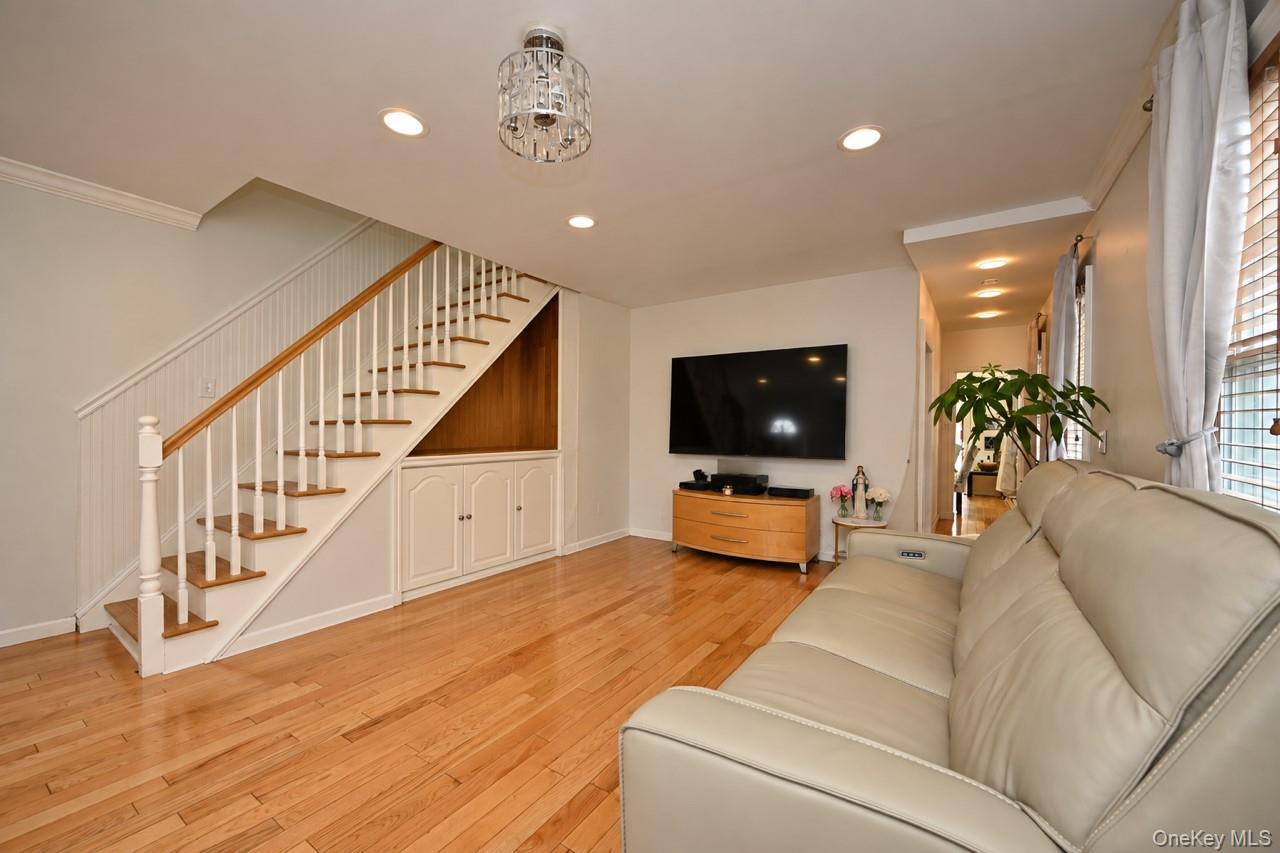108 E 6th Road – For Sale photo 3