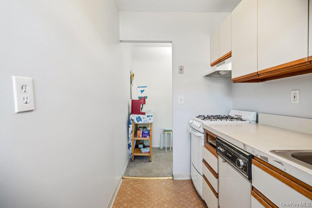 460 Old Town Road, Unit 27L photo 17
