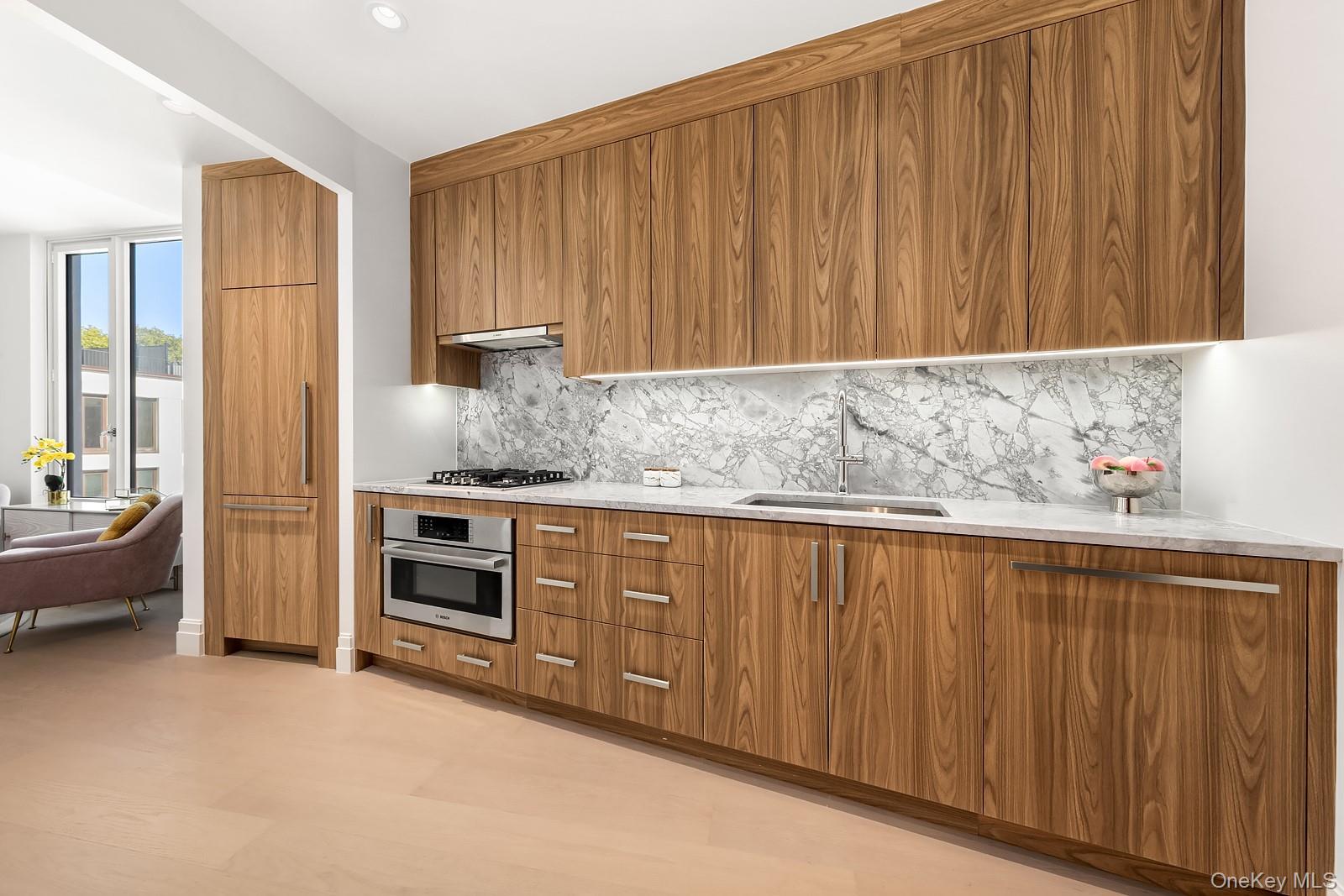 30-55 Vernon Boulevard, Unit 8D photo 2