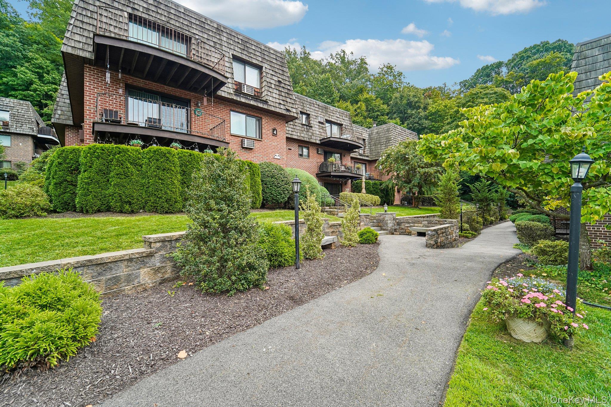4 Briarcliff Drive S, Unit 9