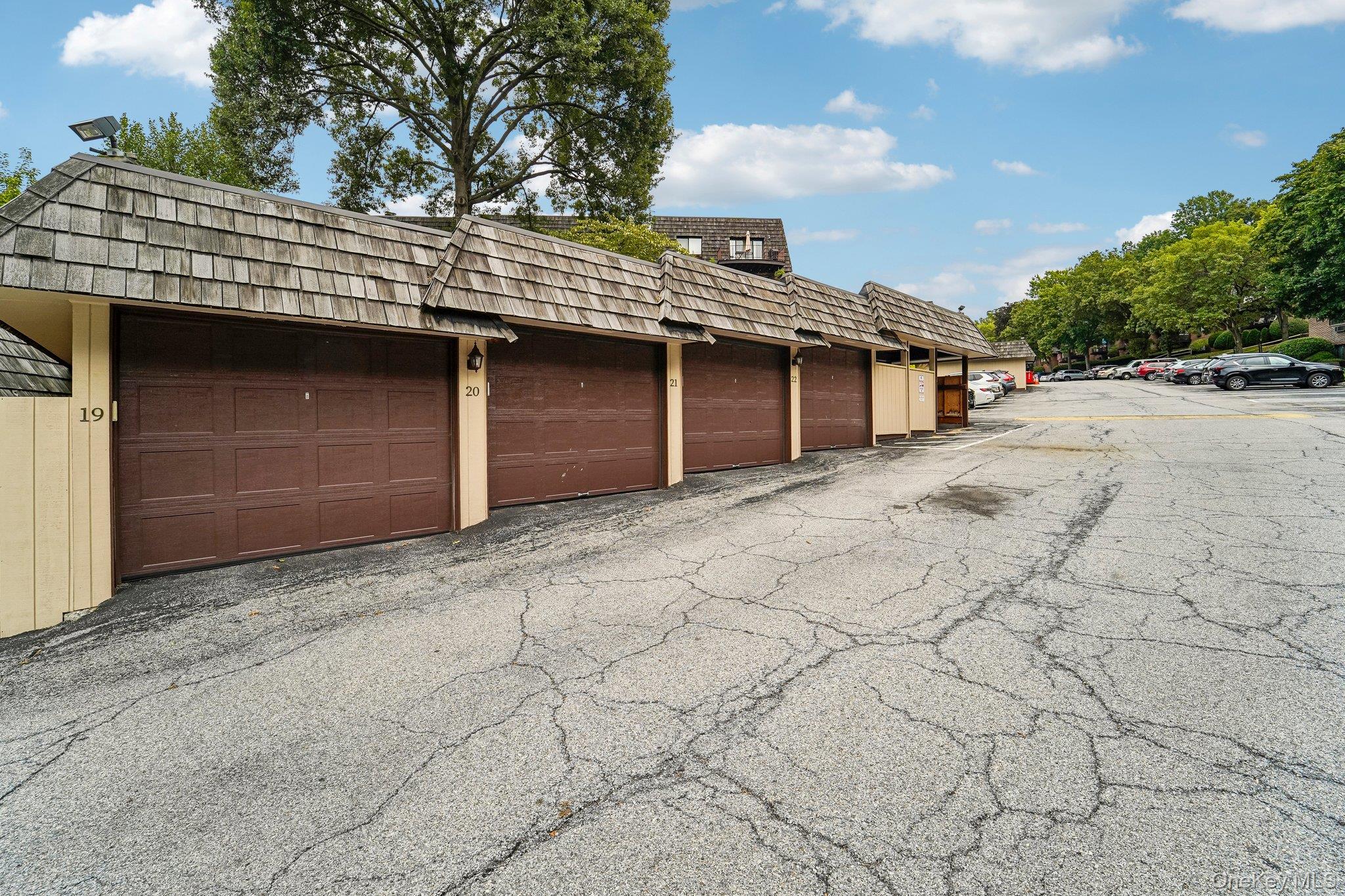 4 Briarcliff Drive S, Unit 9 photo 11