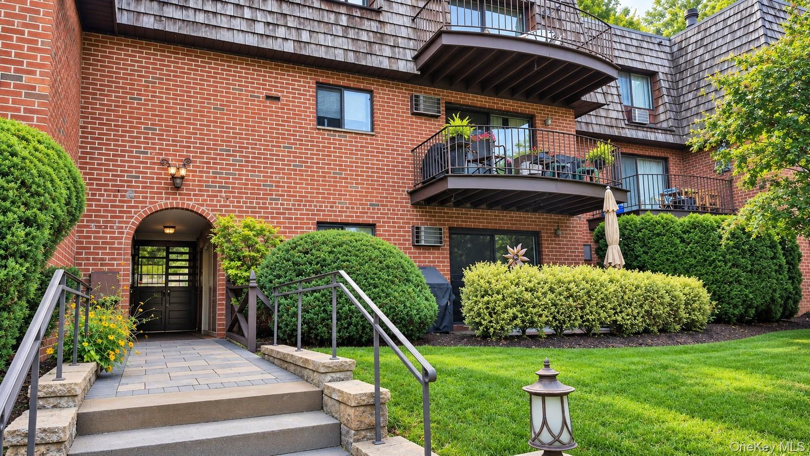 4 Briarcliff Drive S, Unit 9