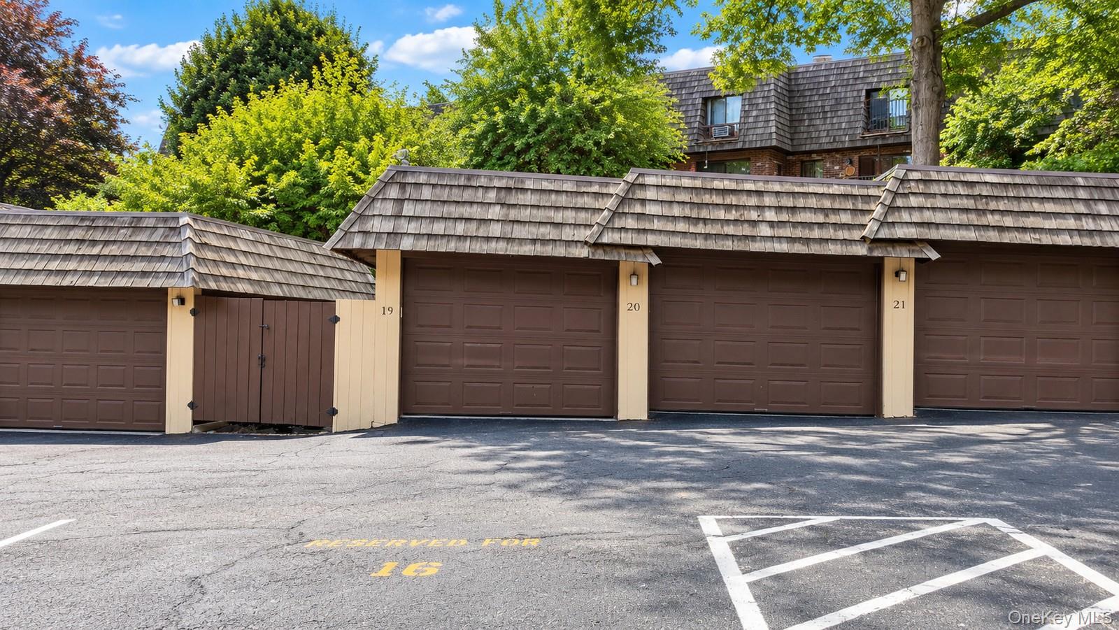 4 Briarcliff Drive S, Unit 9 photo 3