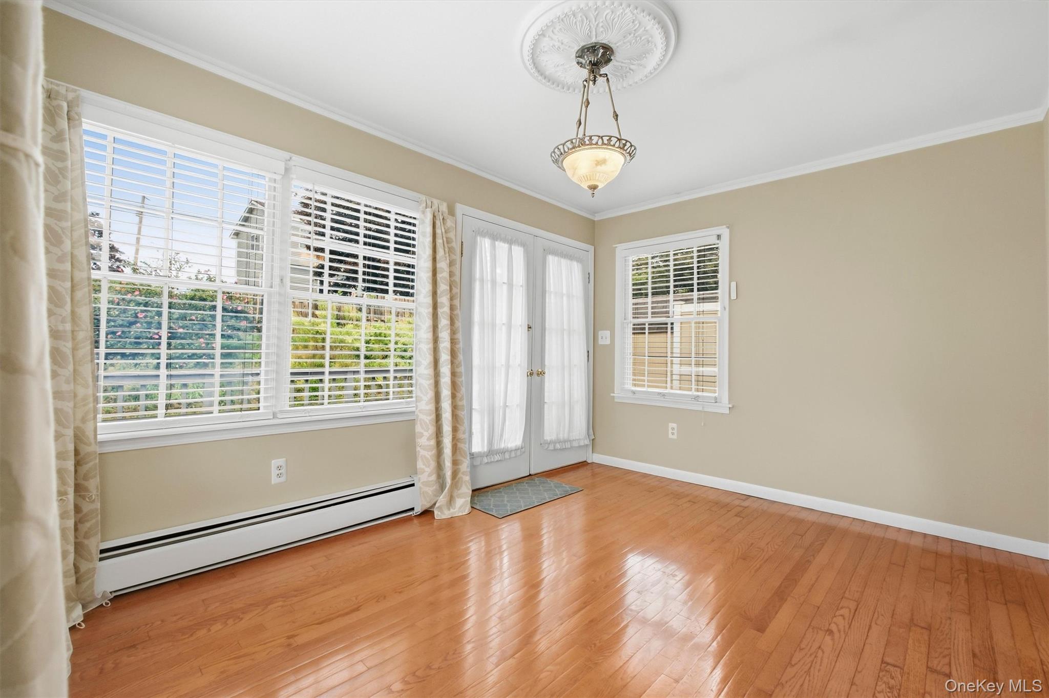 1069 Wolcott Avenue – For Sale photo 12