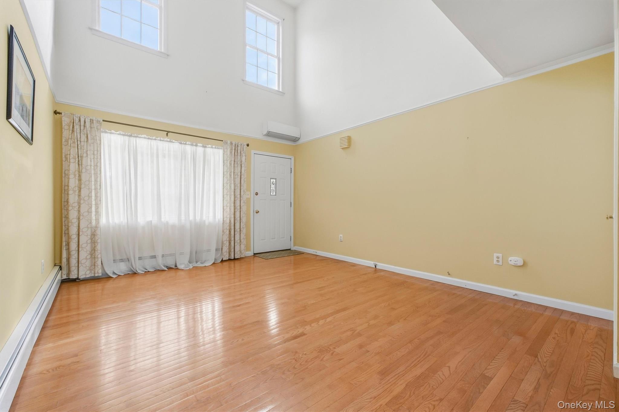 1069 Wolcott Avenue – For Sale photo 6