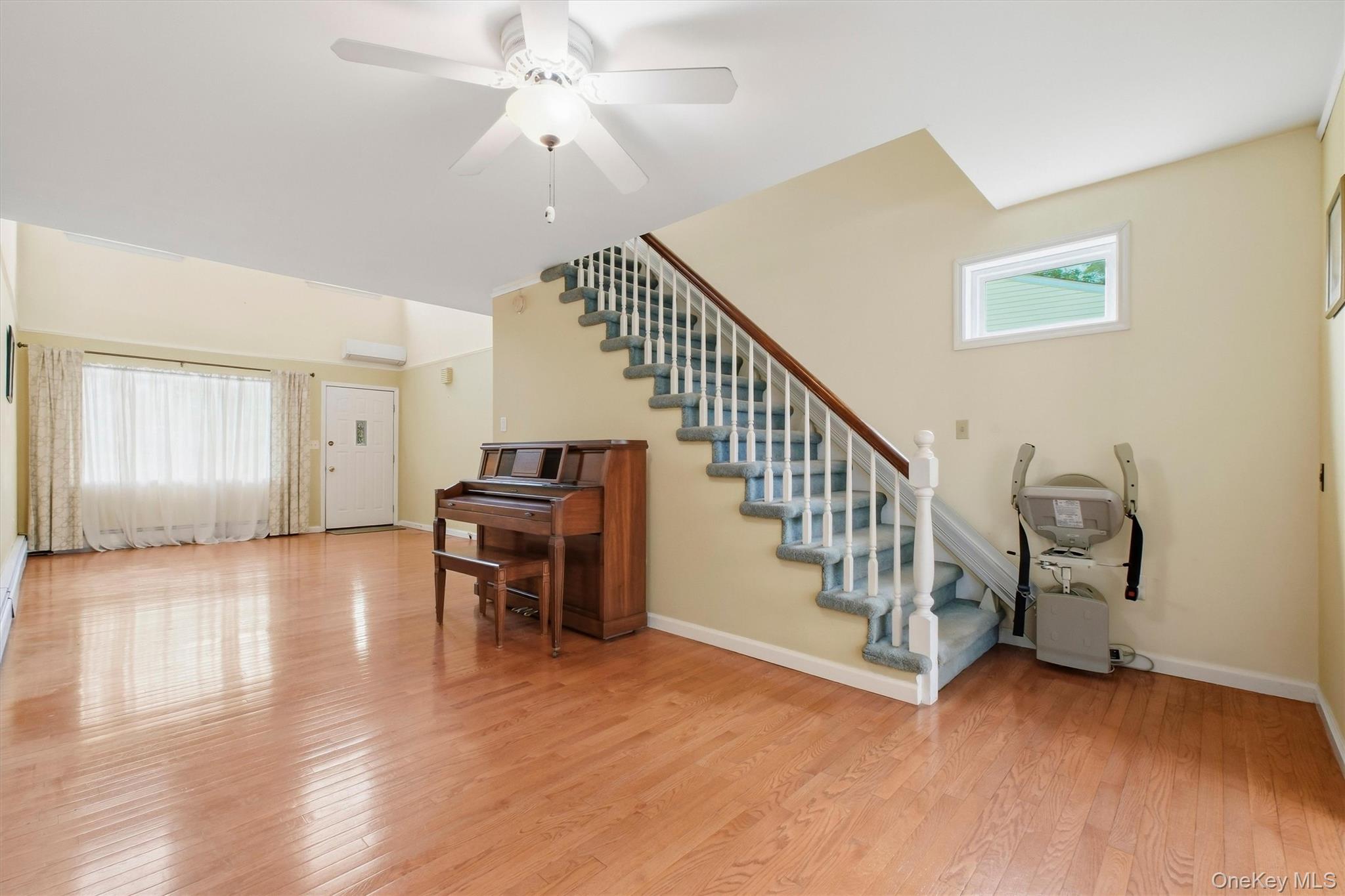 1069 Wolcott Avenue – For Sale photo 8