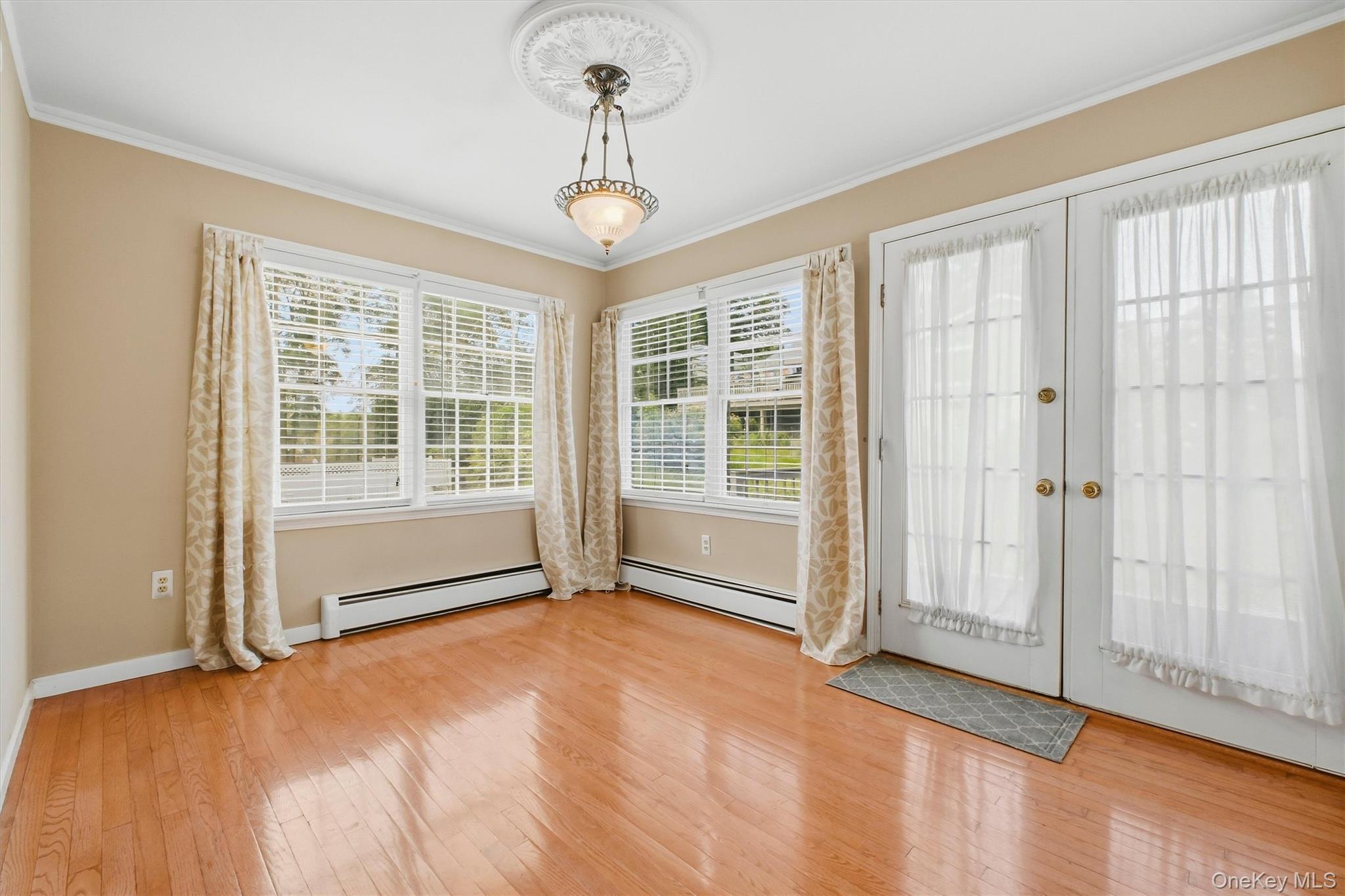 1069 Wolcott Avenue – For Sale photo 11