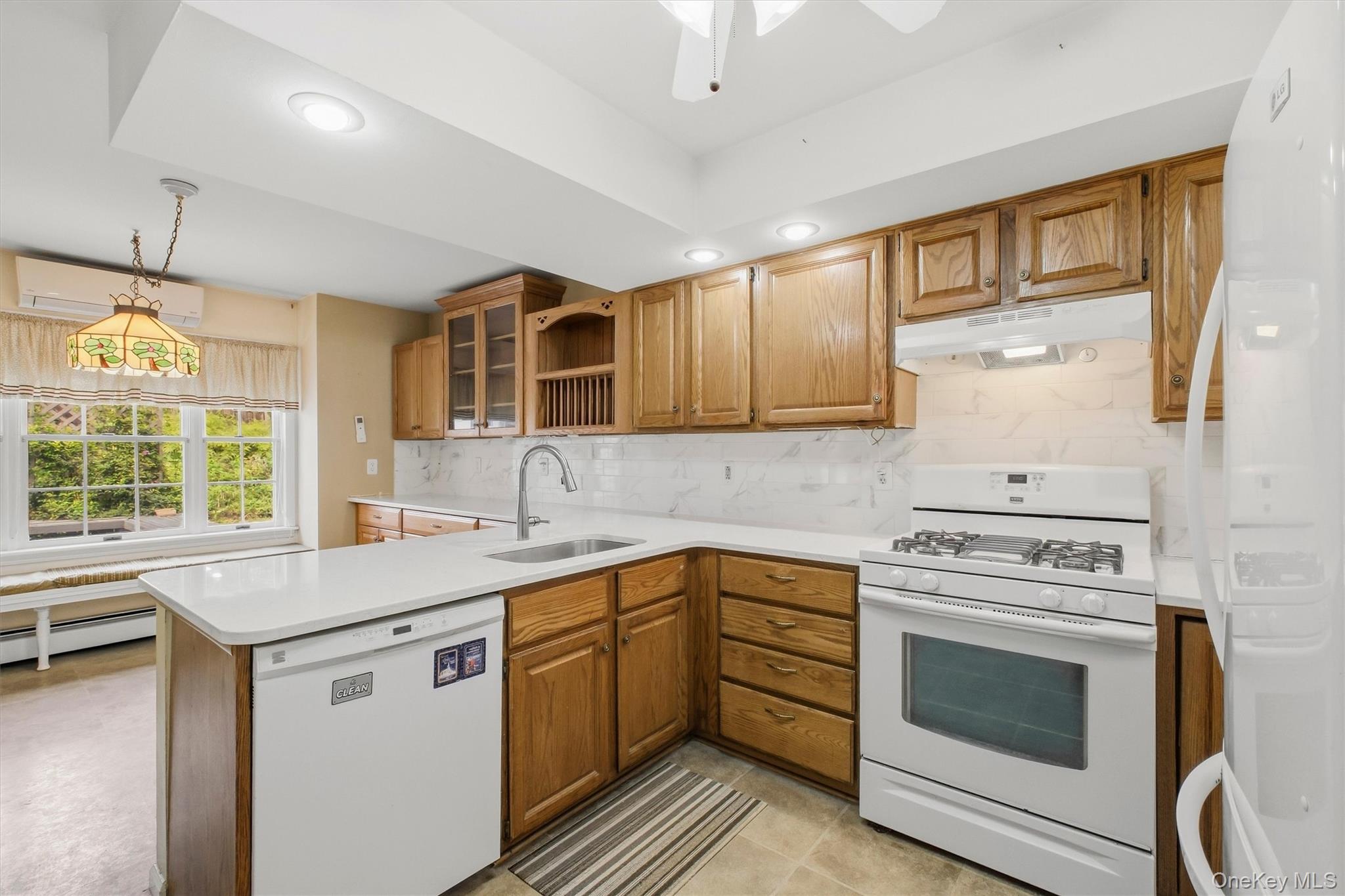 1069 Wolcott Avenue – For Sale photo 17