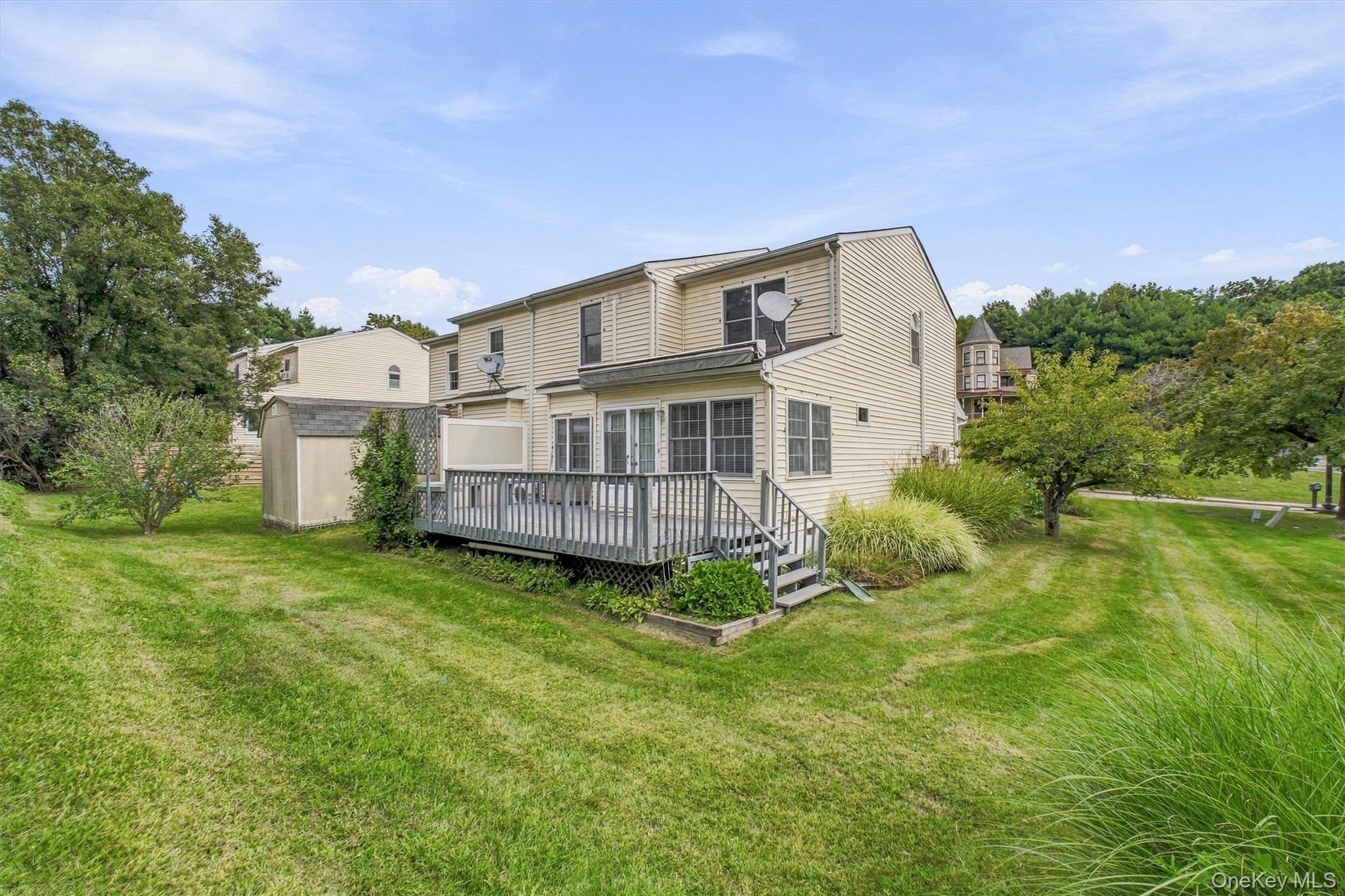 1069 Wolcott Avenue – For Sale photo 37