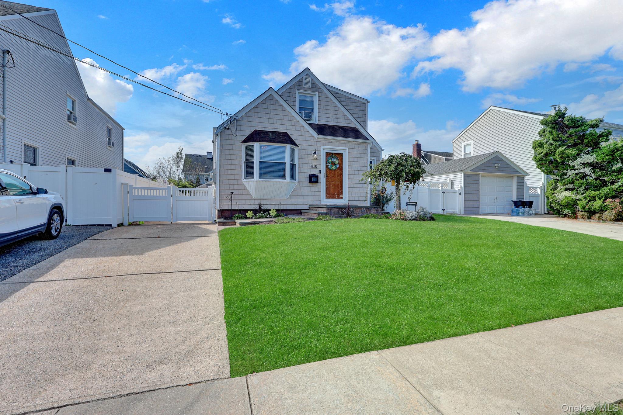 410 Clive Place – For Sale photo 32