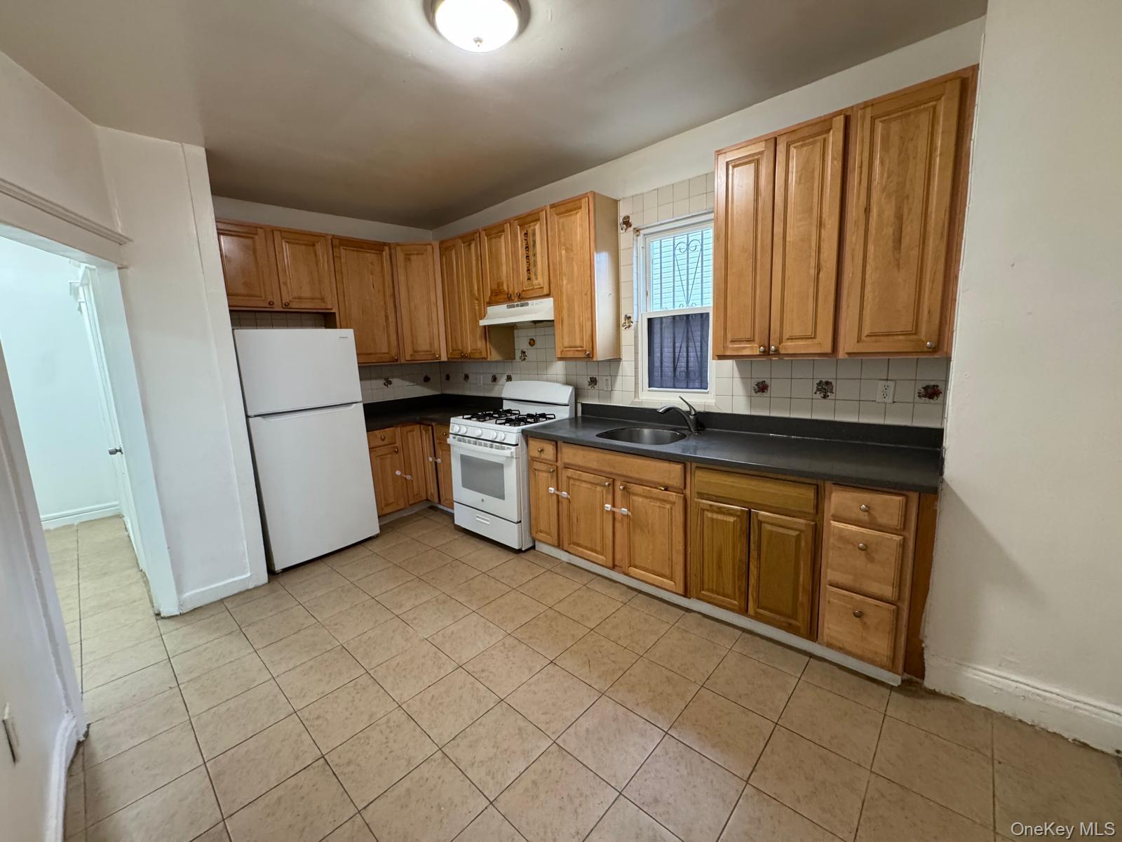 2724 Gillmore Street – For Rent photo 4