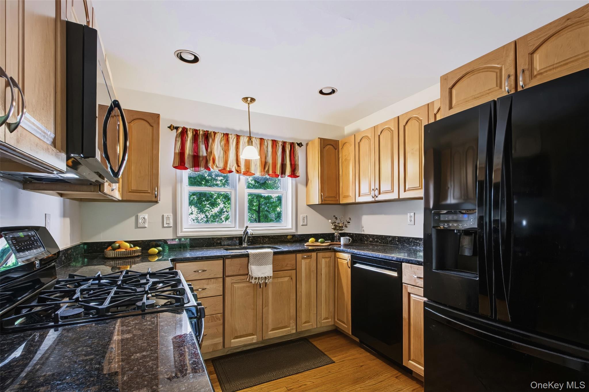 9 Horns Park Road – For Sale photo 5