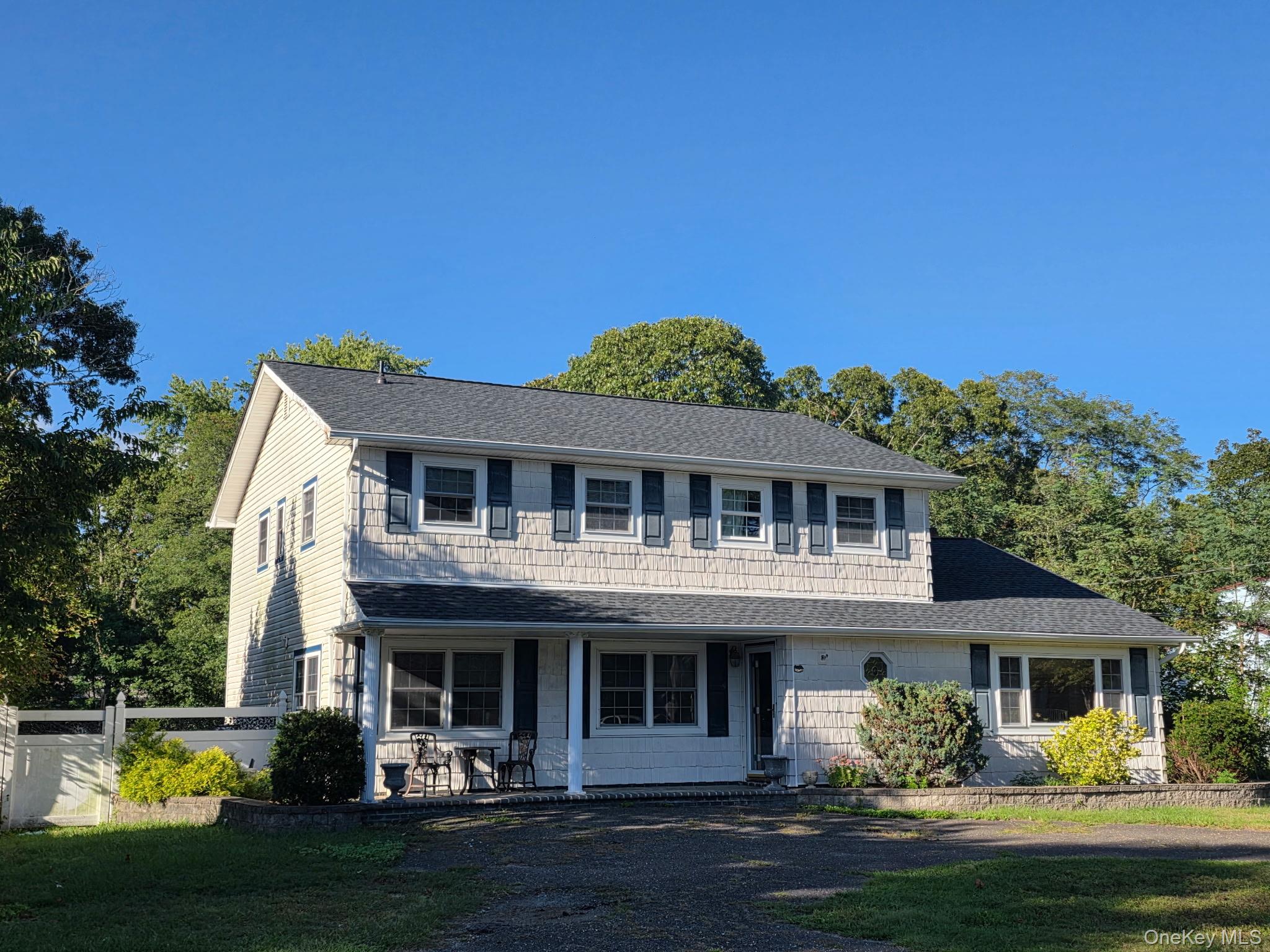 343 Mohawk Place – For Sale photo 2