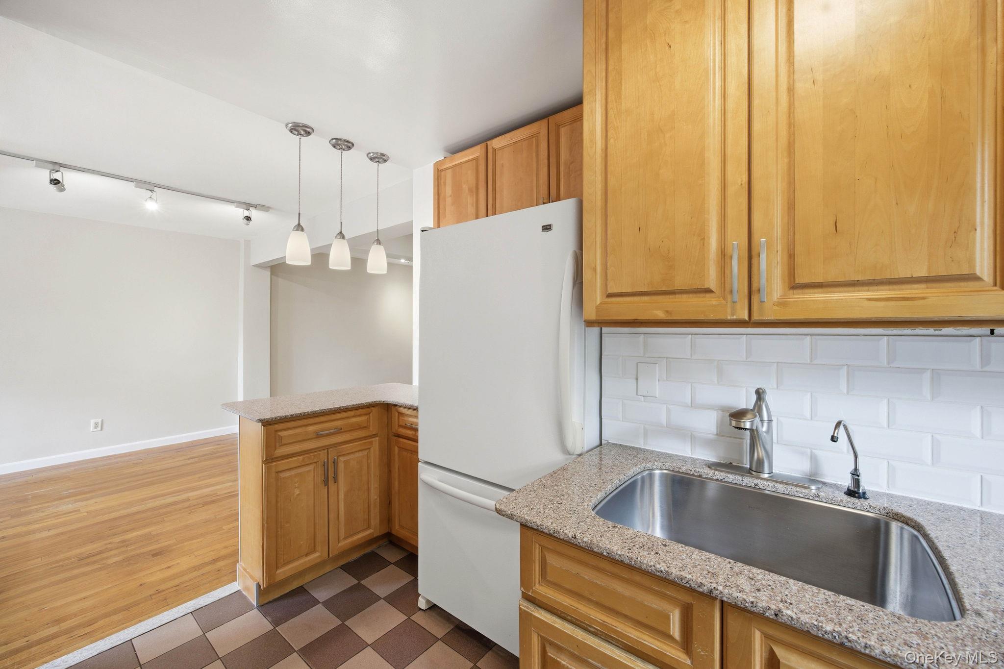 25-34 Crescent Street, Unit 2K photo 9