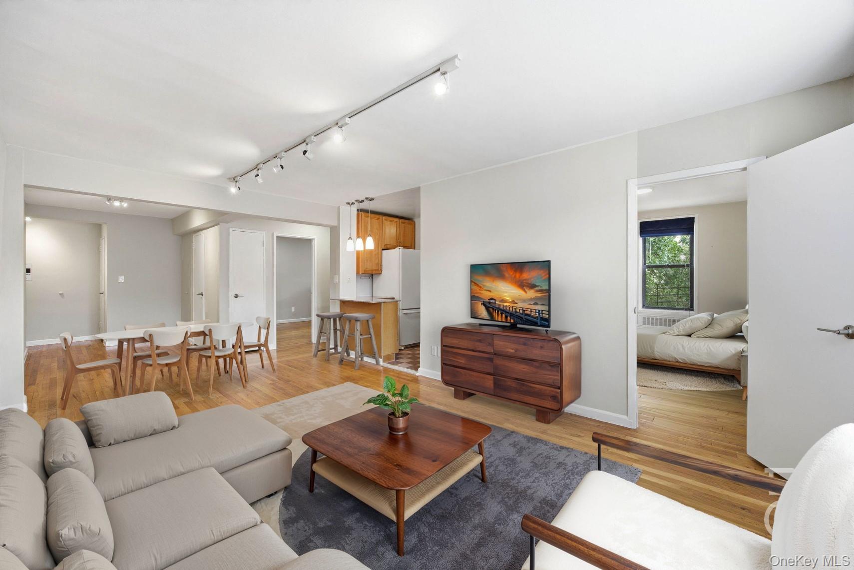 25-34 Crescent Street, Unit 2K photo 4