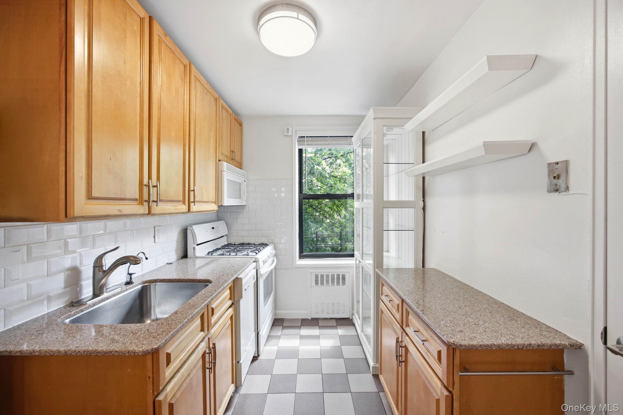 25-34 Crescent Street, Unit 2K photo 6