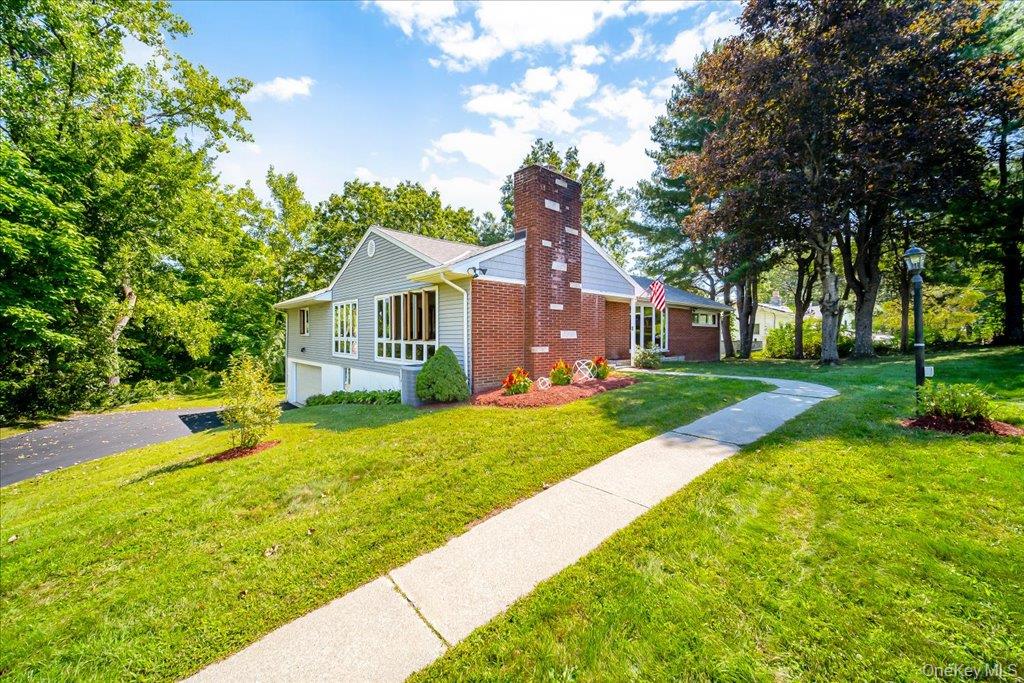 23 McIntosh Drive – For Sale photo 2