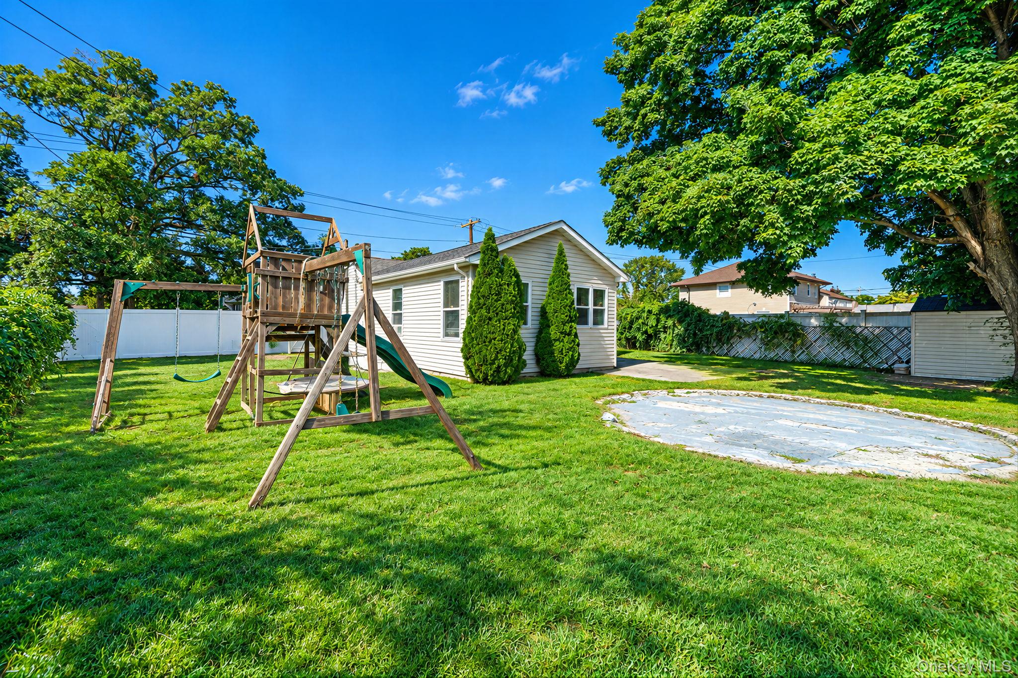 370 Grand Boulevard – For Sale photo 2