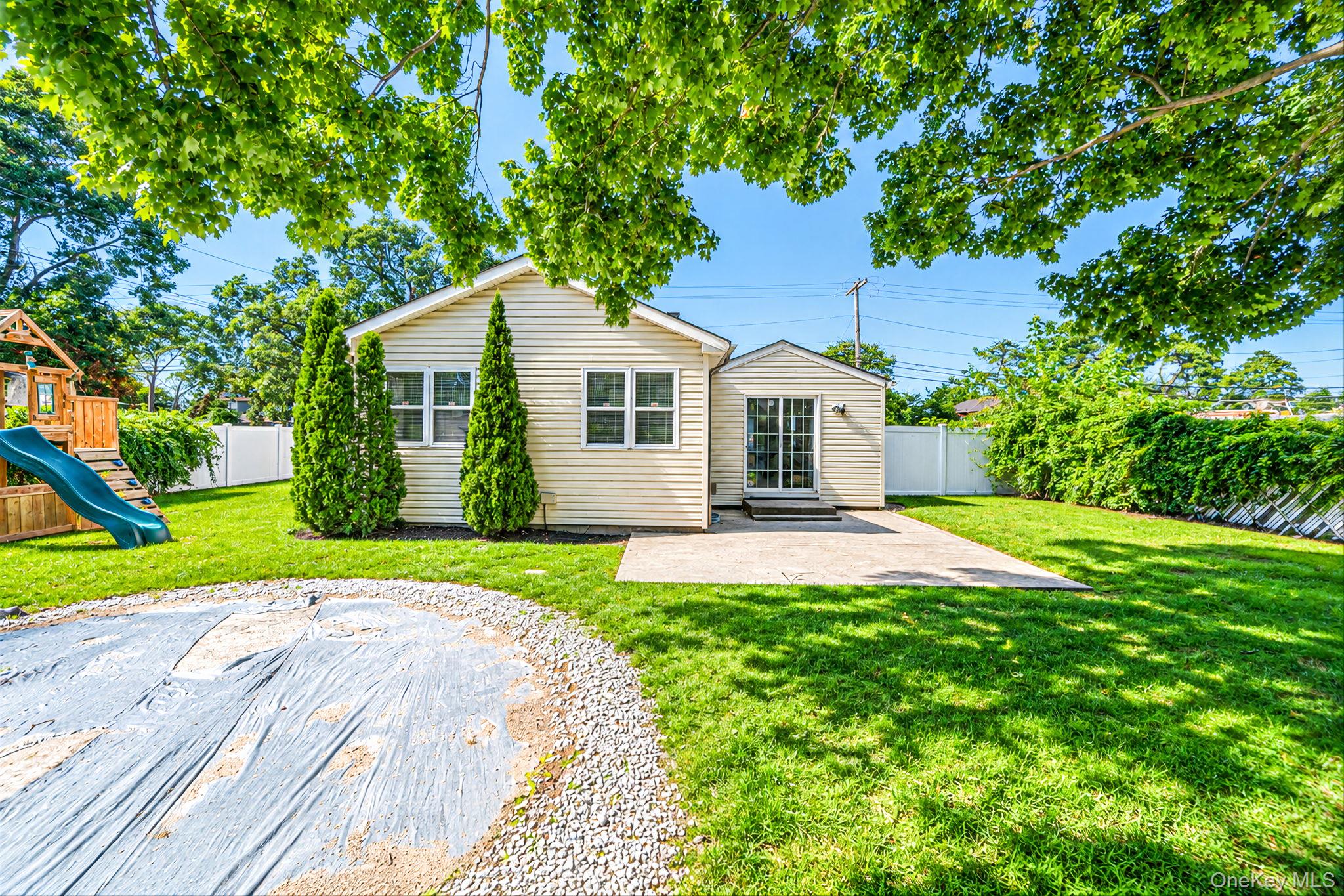 370 Grand Boulevard – For Sale photo 3