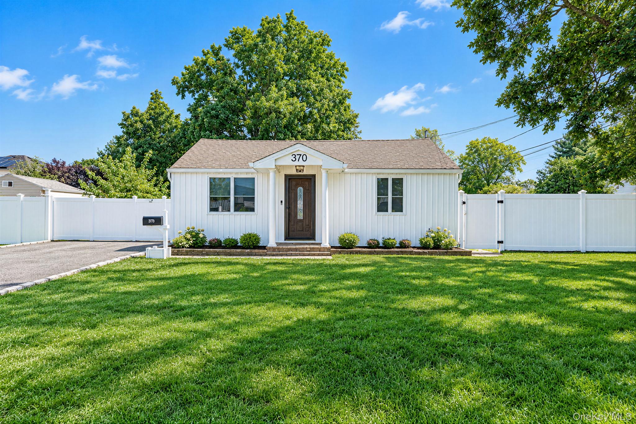 370 Grand Boulevard – For Sale