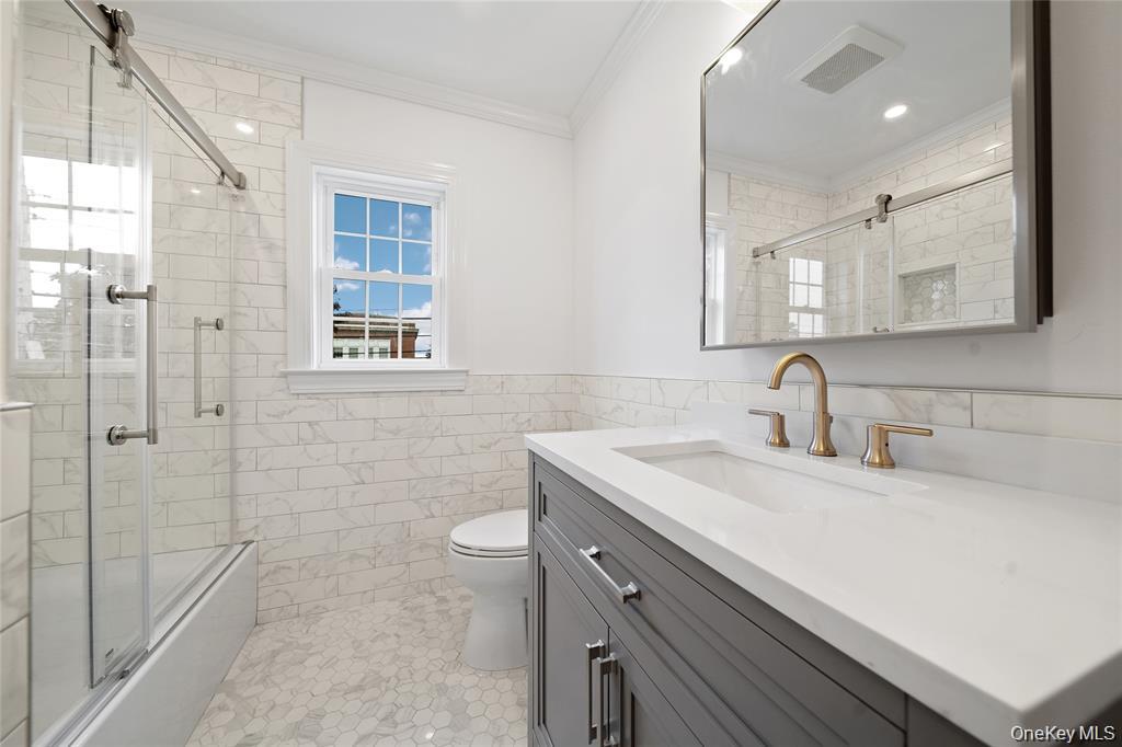 3914 Waverly Avenue, Unit 2 photo 9