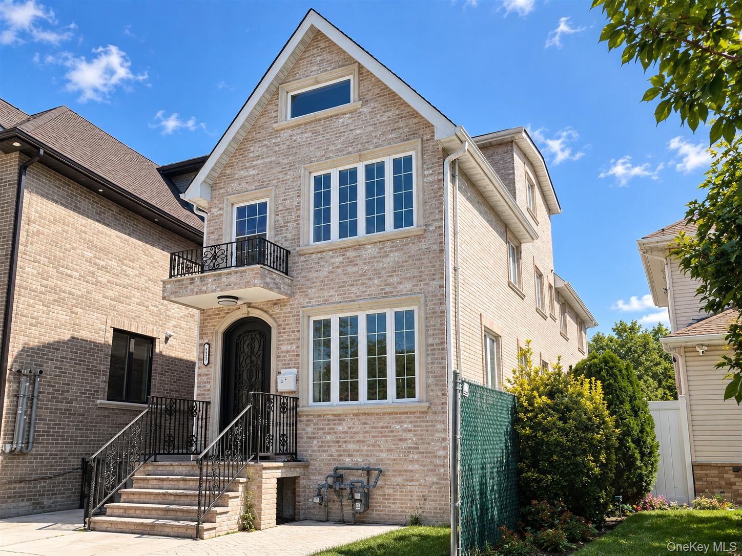 7-17 College Place – For Sale photo 4