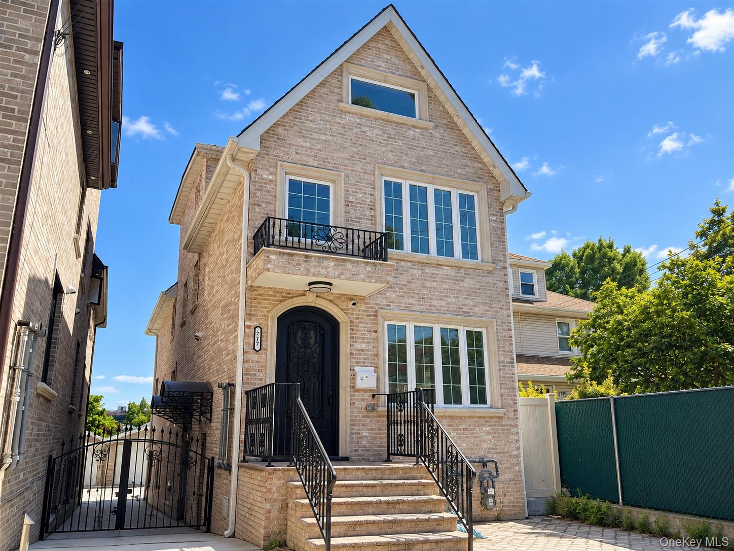 7-17 College Place – For Sale photo 3