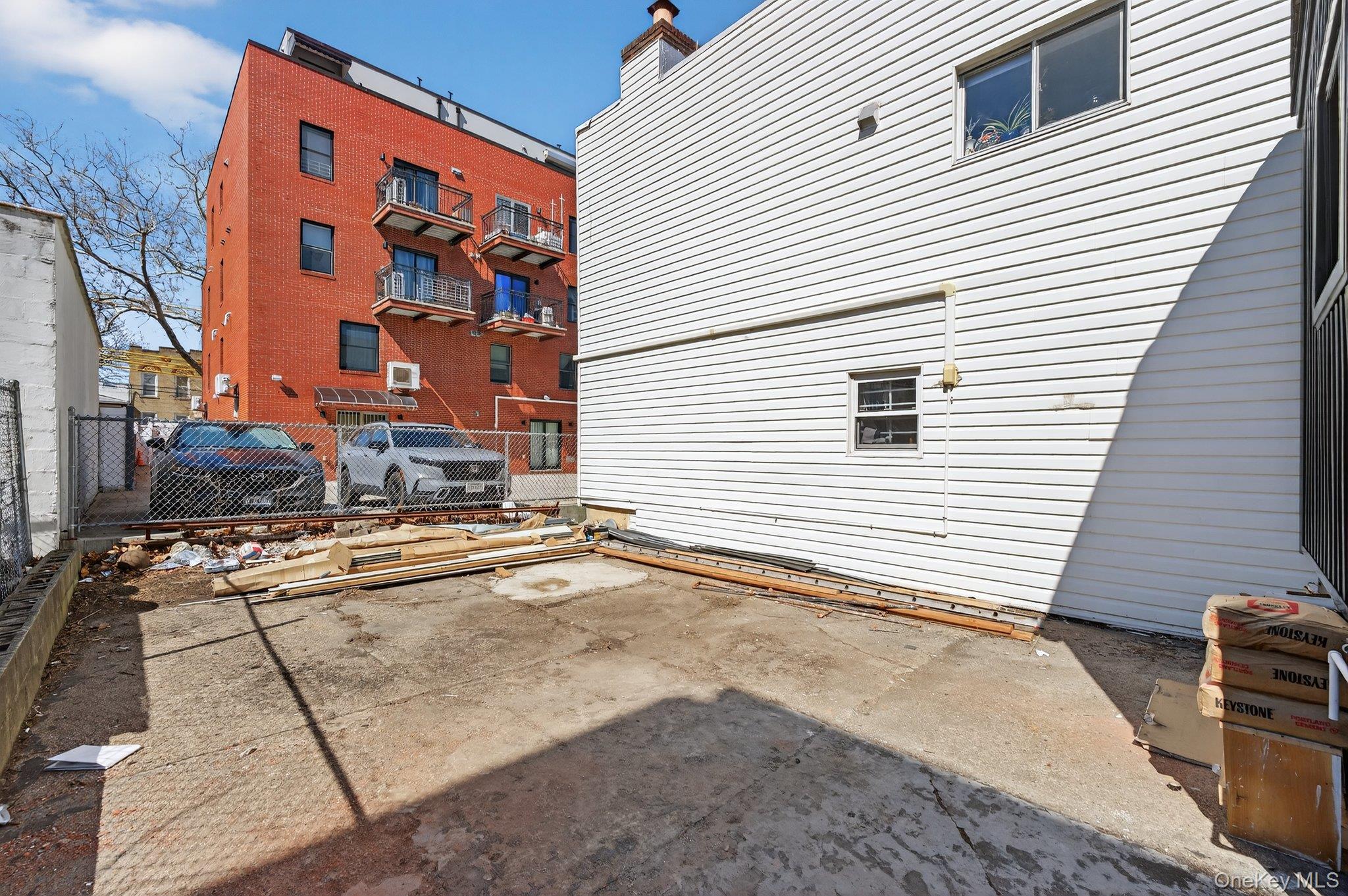 52 28 Avenue – For Sale photo 10