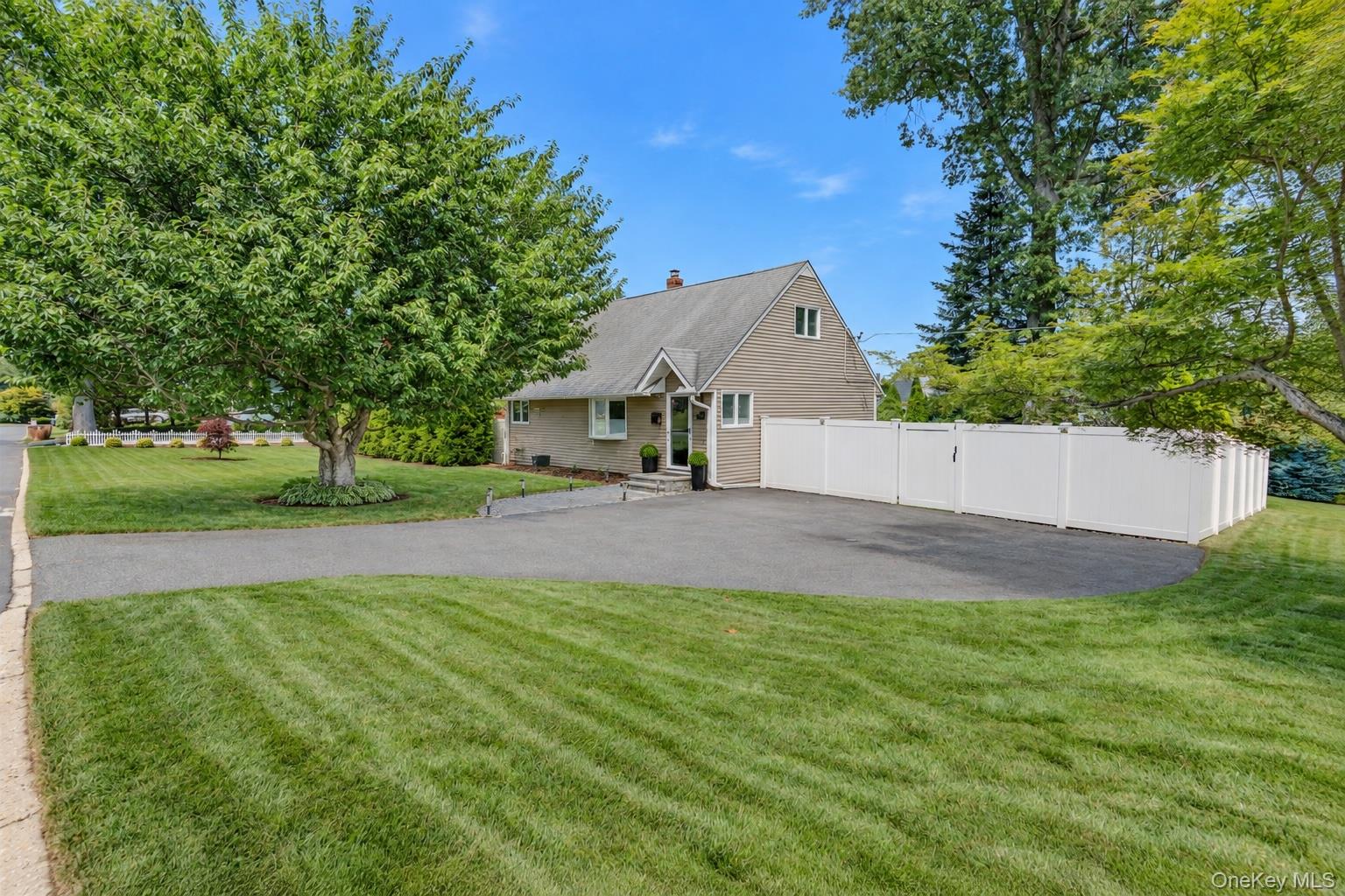 11 Jean Lane – For Sale photo 2
