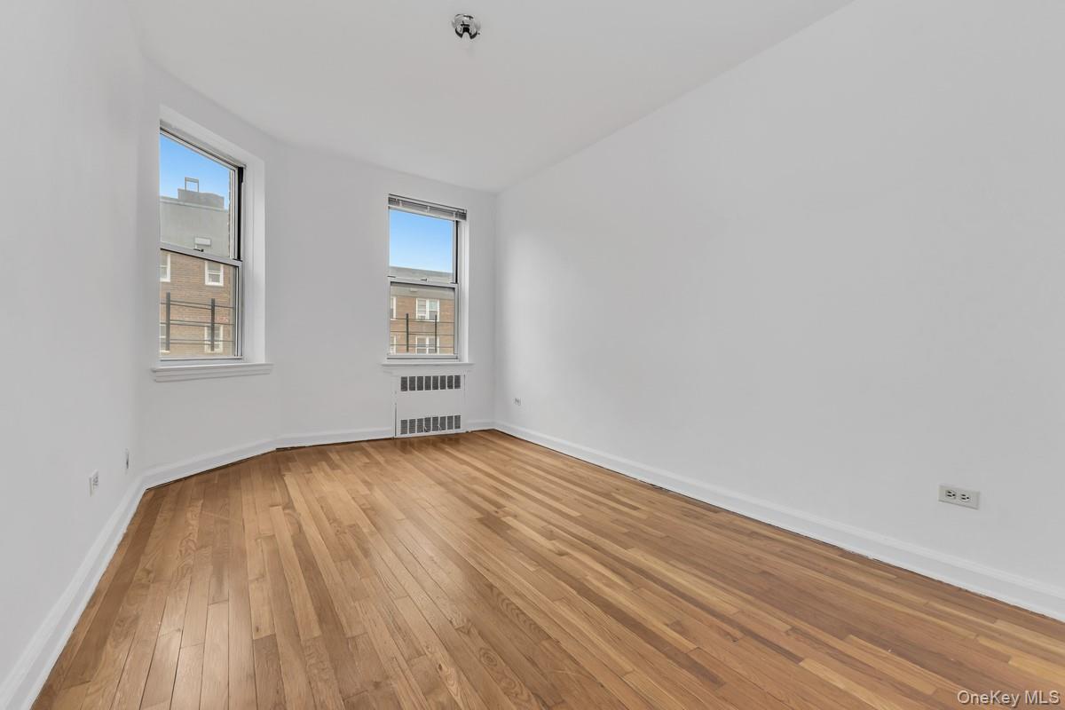 67-07 Yellowstone Boulevard, Unit 5F photo 2