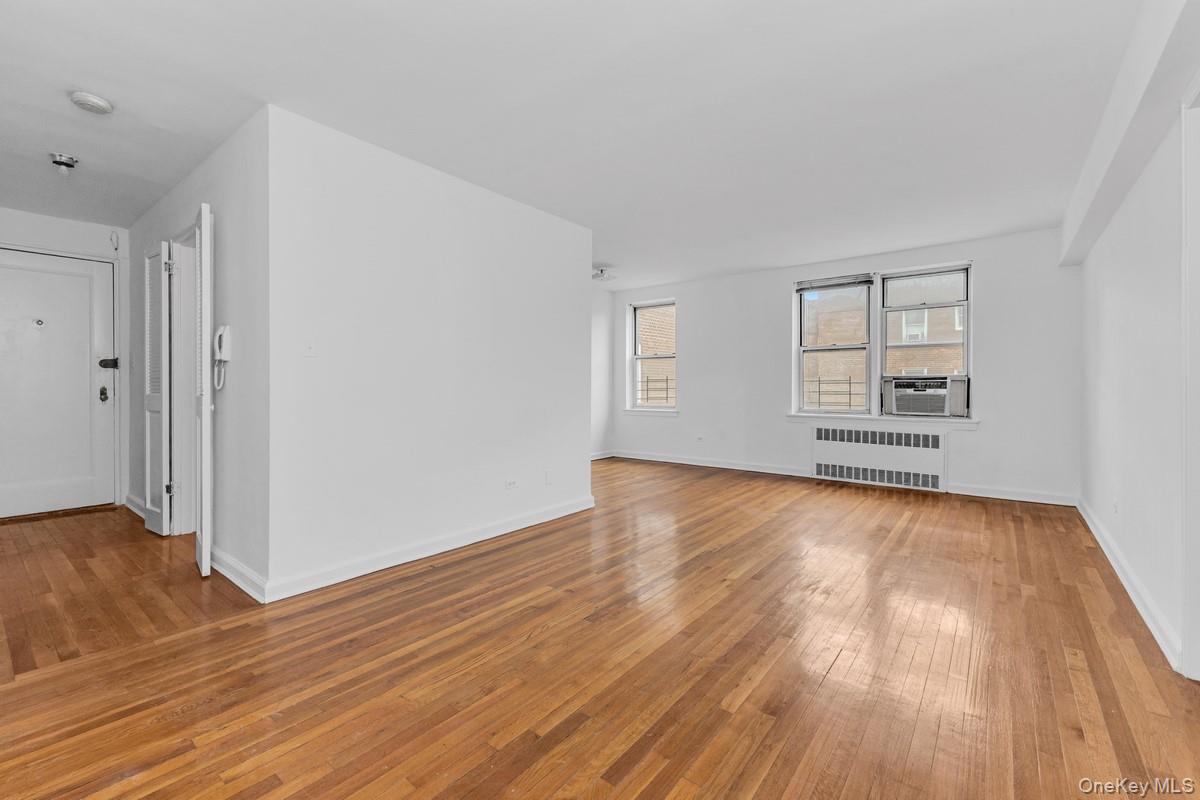 67-07 Yellowstone Boulevard, Unit 5F photo 4