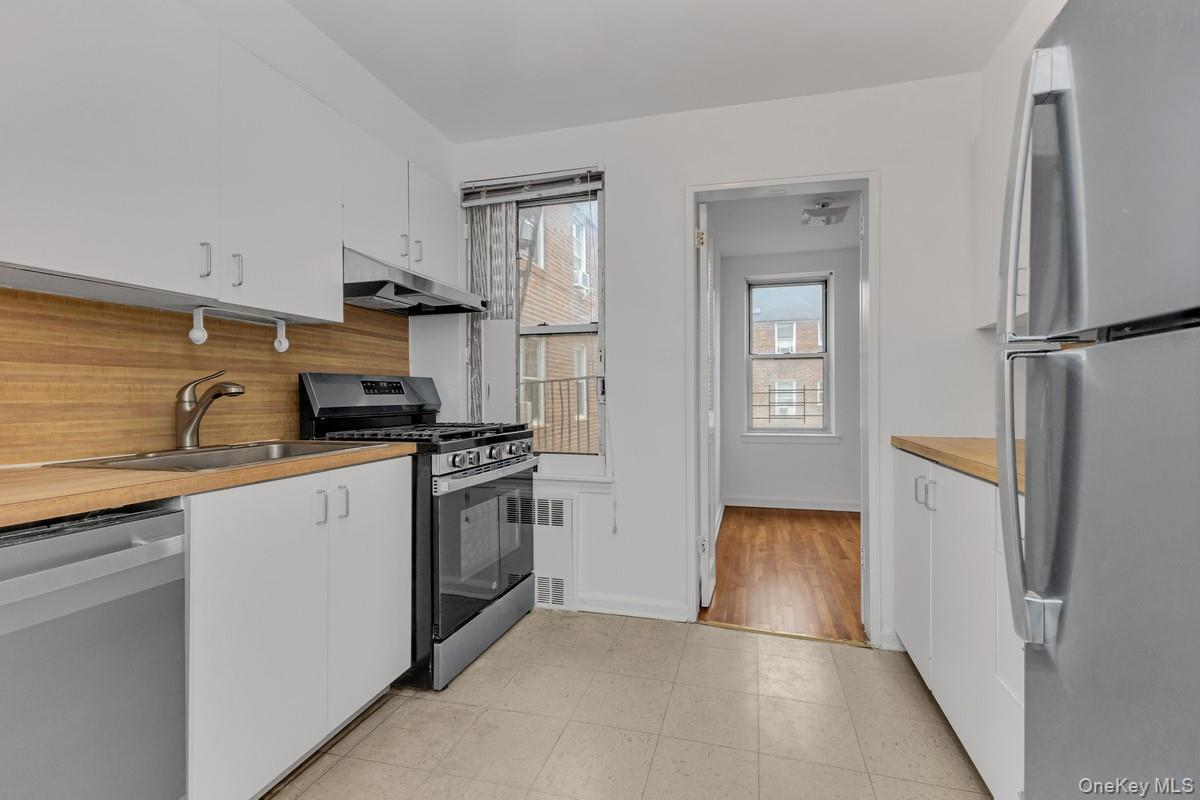 67-07 Yellowstone Boulevard, Unit 5F photo 3