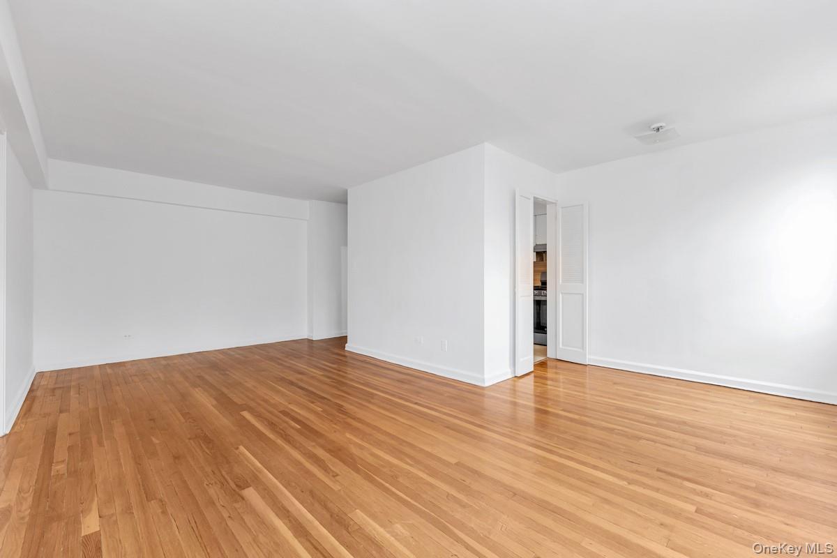 67-07 Yellowstone Boulevard, Unit 5F photo 5