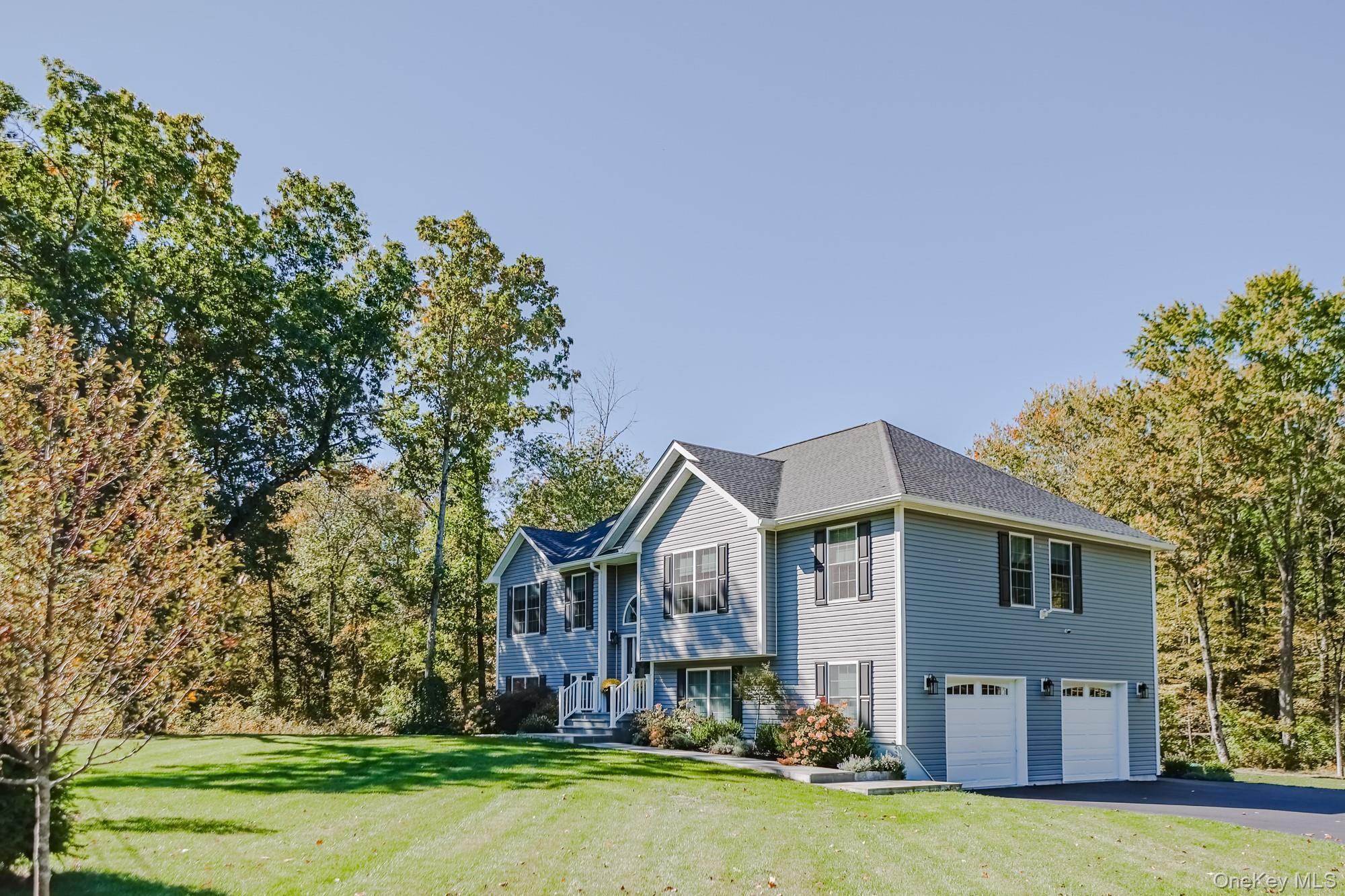 327 Commons Road – For Sale photo 2